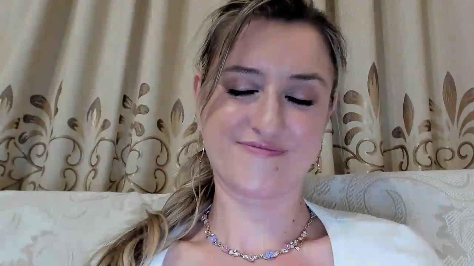 Gallery image thumbnail from BestDream's myfreecams stream on, 08/26/2026, 24:14 image 11 of 20