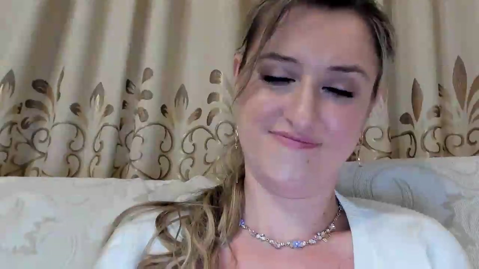 Gallery image thumbnail from BestDream's myfreecams stream on, 08/26/2026, 24:14 image 16 of 20