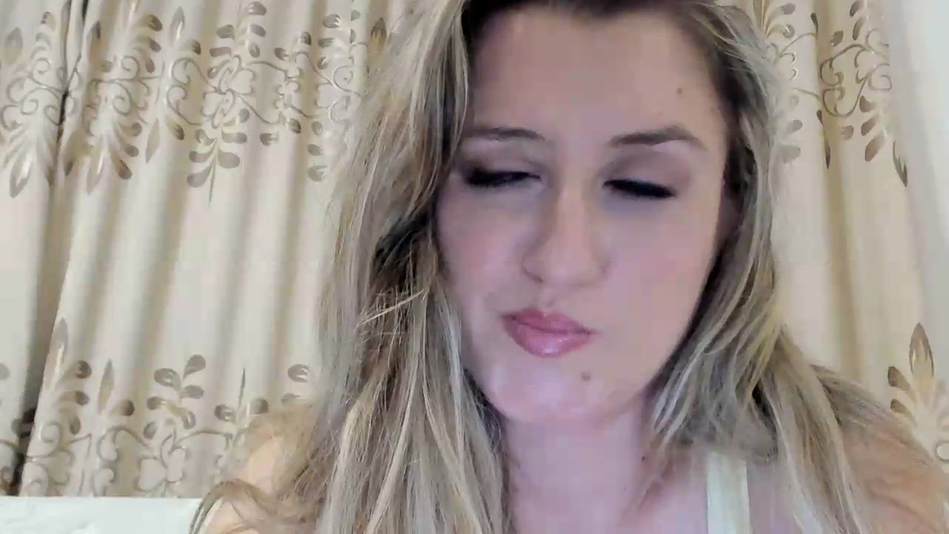 Gallery image thumbnail from BestDream's myfreecams stream on, 08/27/2026, 22:25 image 8 of 20