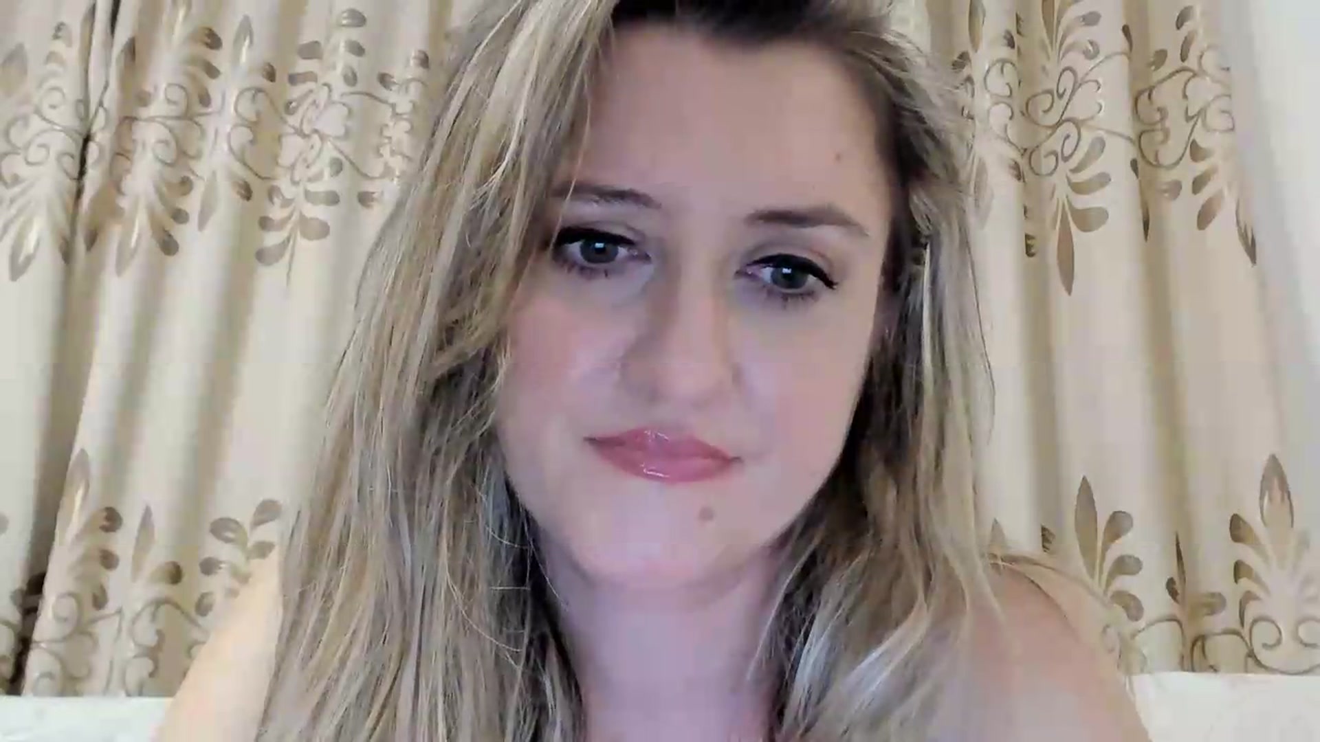 Gallery image thumbnail from BestDream's myfreecams stream on, 08/27/2026, 22:25 image 17 of 20