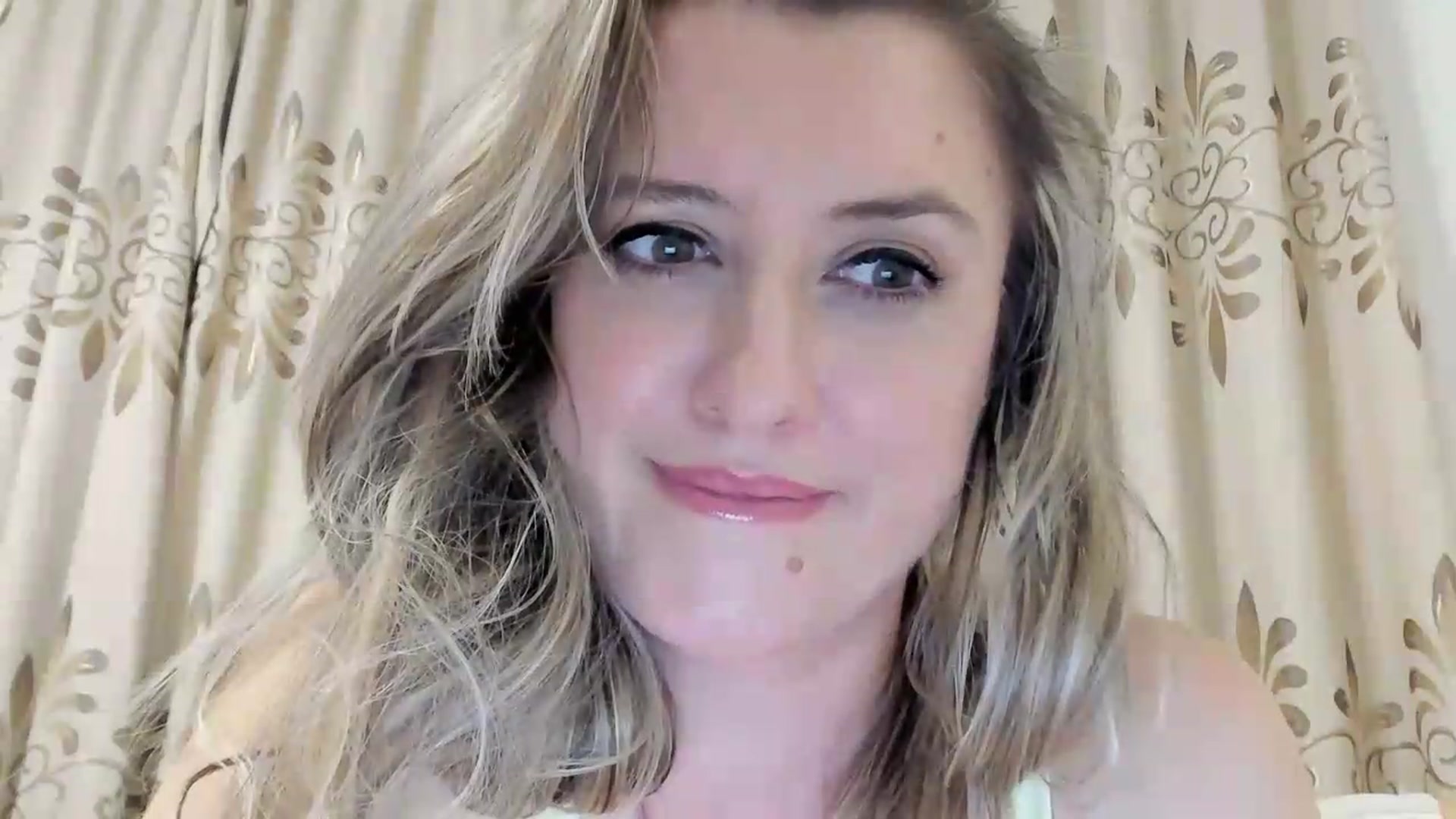 Gallery image thumbnail from BestDream's myfreecams stream on, 08/27/2026, 23:37 image 17 of 20