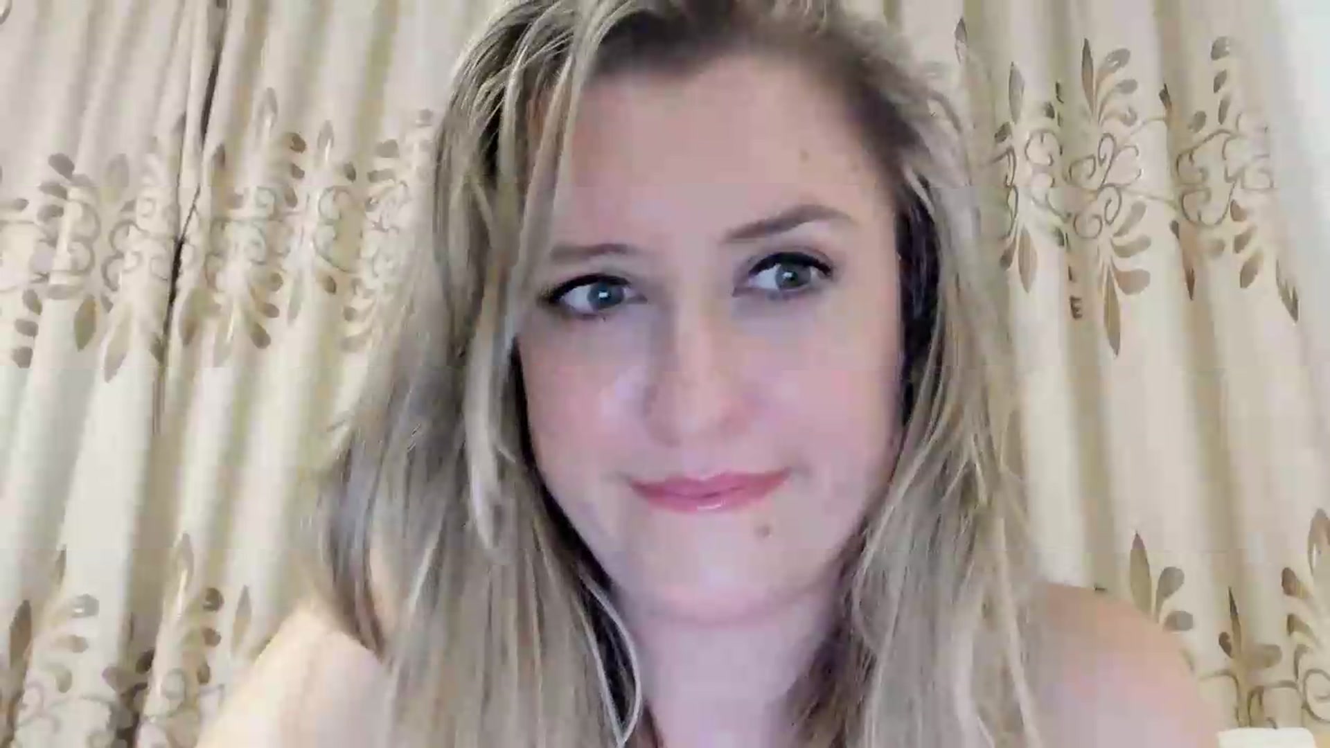 Gallery image thumbnail from BestDream's myfreecams stream on, 08/27/2026, 23:37 image 13 of 20