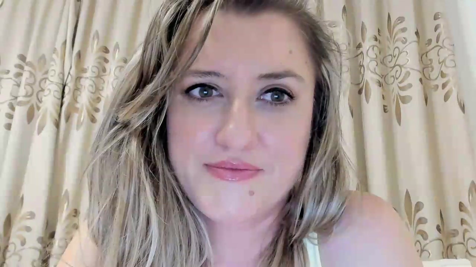 Gallery image thumbnail from BestDream's myfreecams stream on, 08/27/2026, 23:37 image 16 of 20