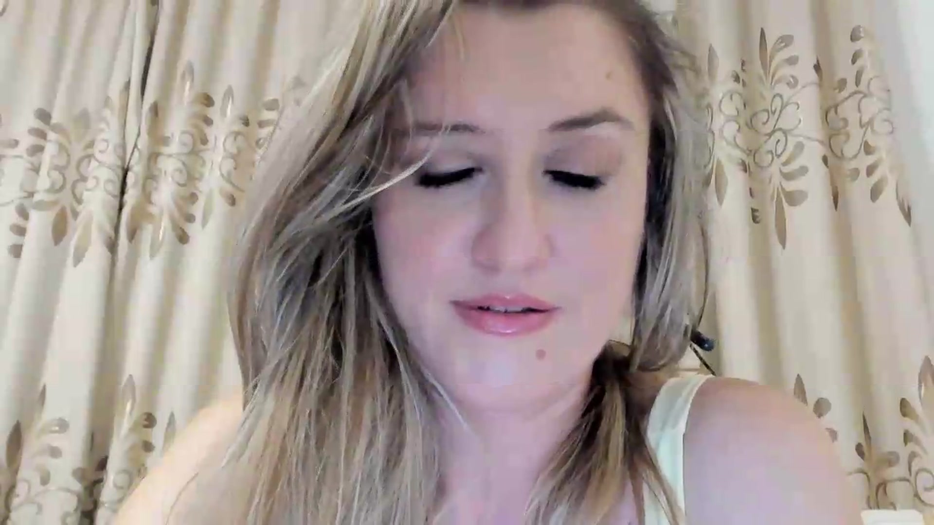 Gallery image thumbnail from BestDream's myfreecams stream on, 08/27/2026, 23:37 image 14 of 20