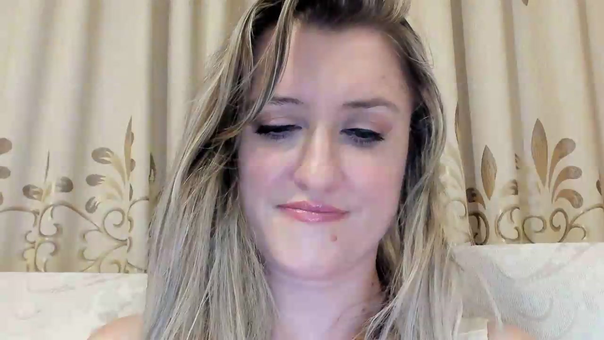 Gallery image thumbnail from BestDream's myfreecams stream on, 08/28/2026, 24:02 image 16 of 20