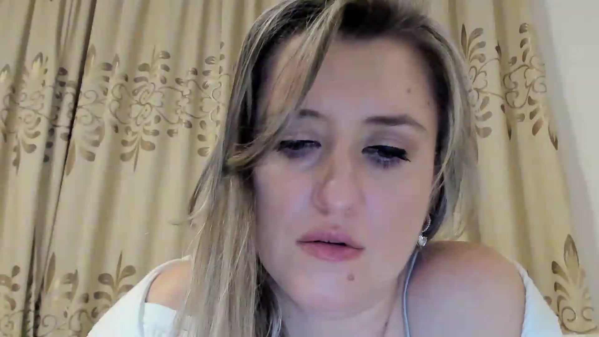 Gallery image thumbnail from BestDream's myfreecams stream on, 08/29/2026, 23:53 image 8 of 20