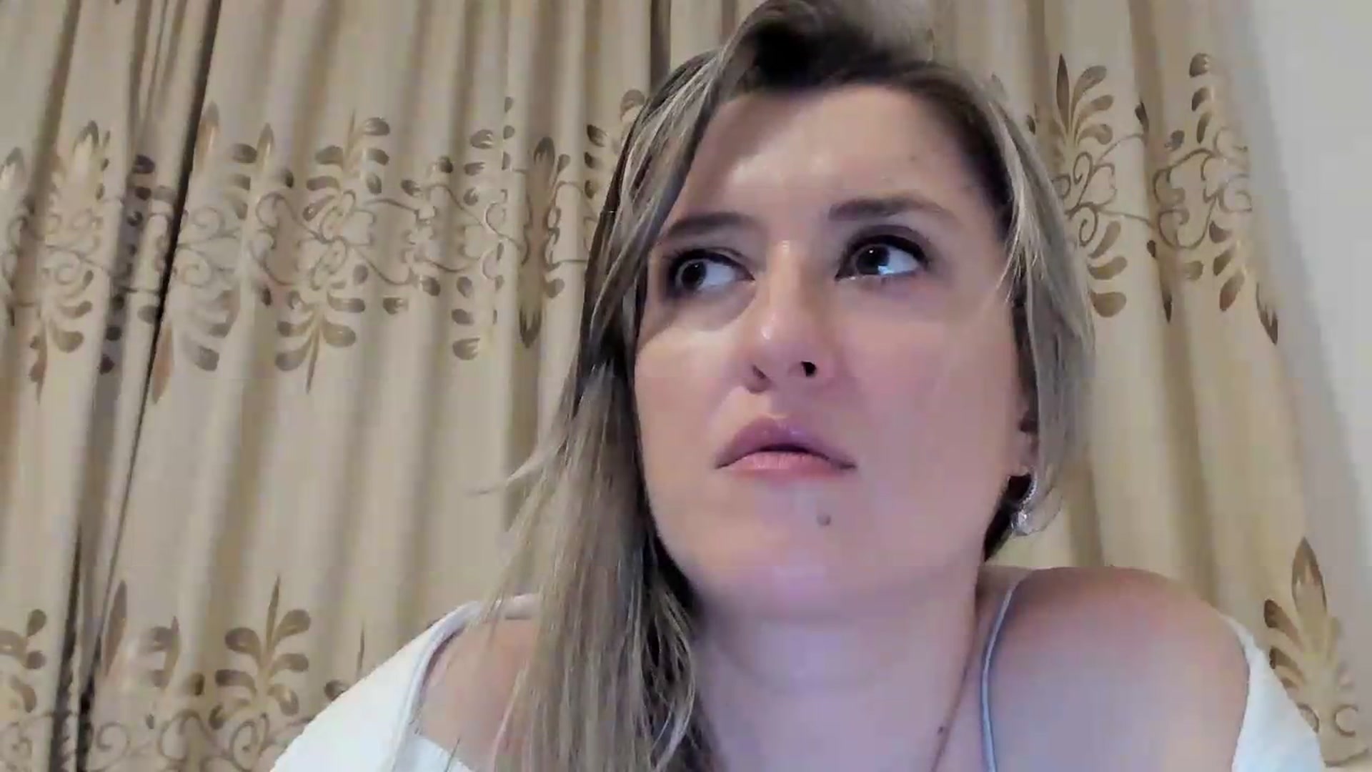 Gallery image thumbnail from BestDream's myfreecams stream on, 08/29/2026, 23:53 image 9 of 20