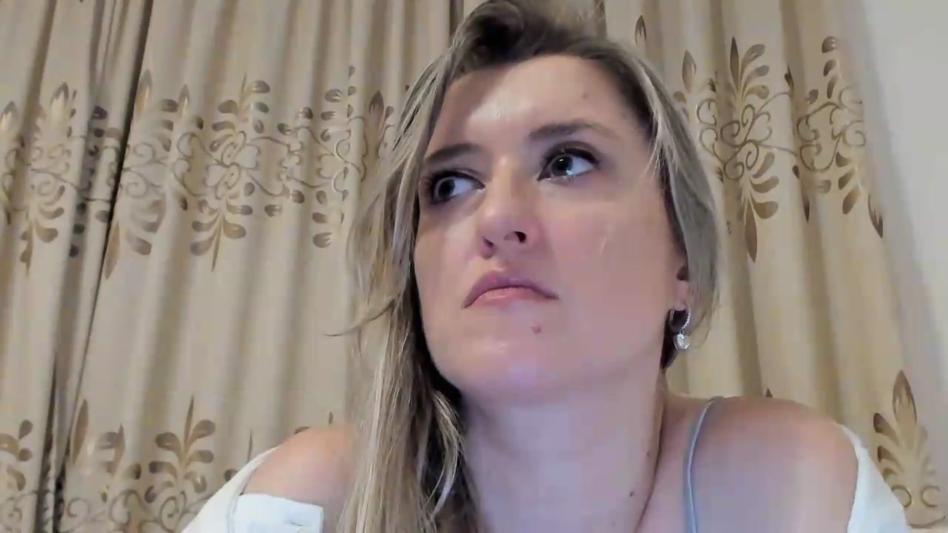 Gallery image thumbnail from BestDream's myfreecams stream on, 08/29/2026, 23:53 image 4 of 20