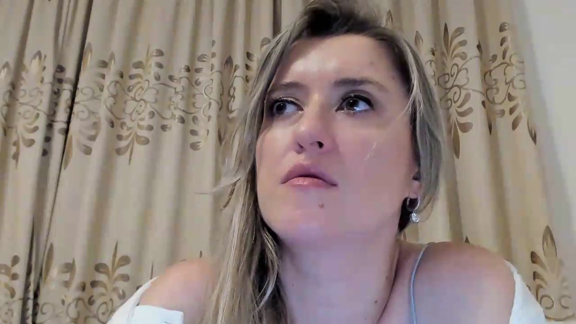 Gallery image thumbnail from BestDream's myfreecams stream on, 08/29/2026, 23:53 image 5 of 20