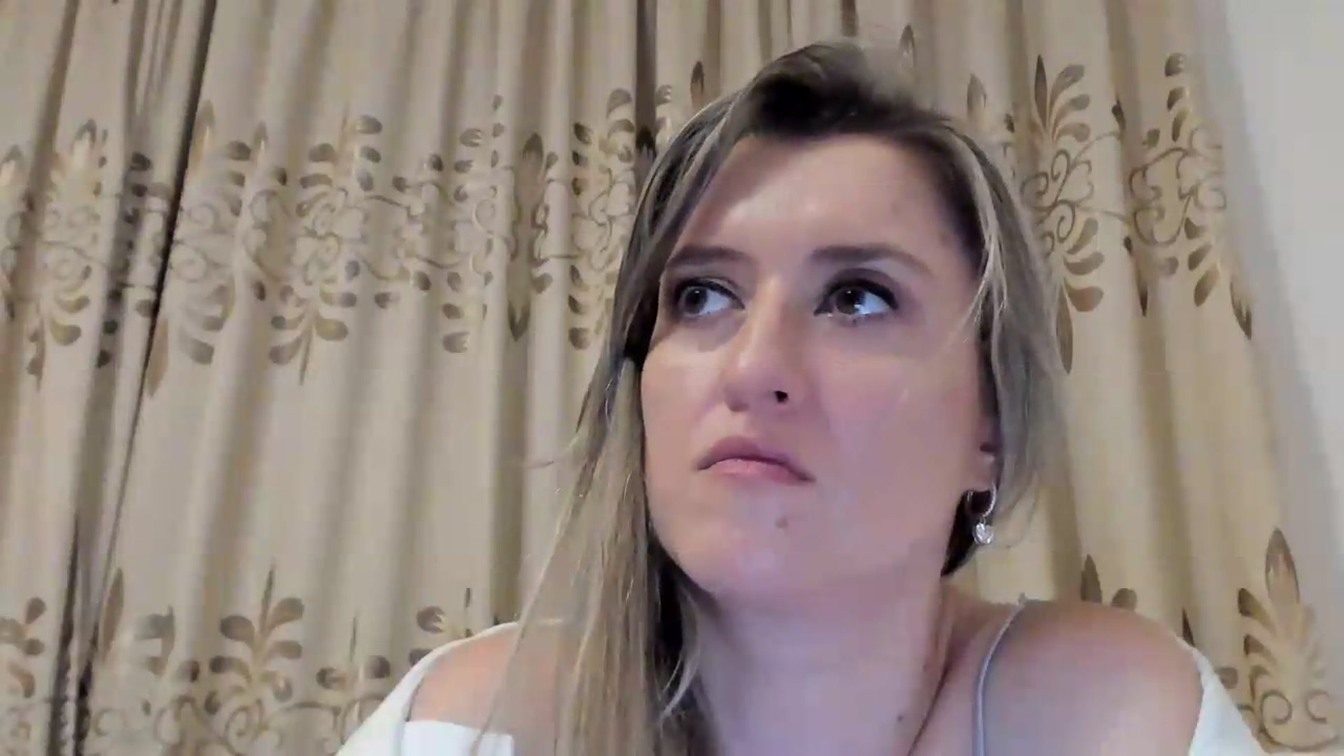 Gallery image thumbnail from BestDream's myfreecams stream on, 08/29/2026, 23:53 image 6 of 20