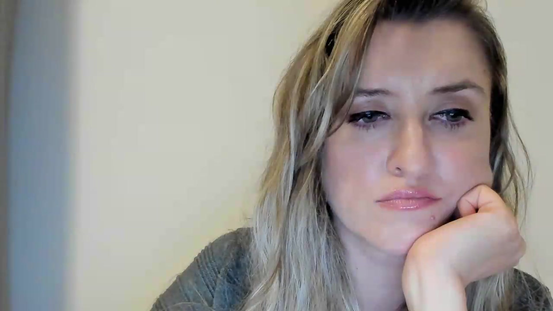 Gallery image thumbnail from BestDream's myfreecams stream on, 08/31/2026, 02:29 image 9 of 20