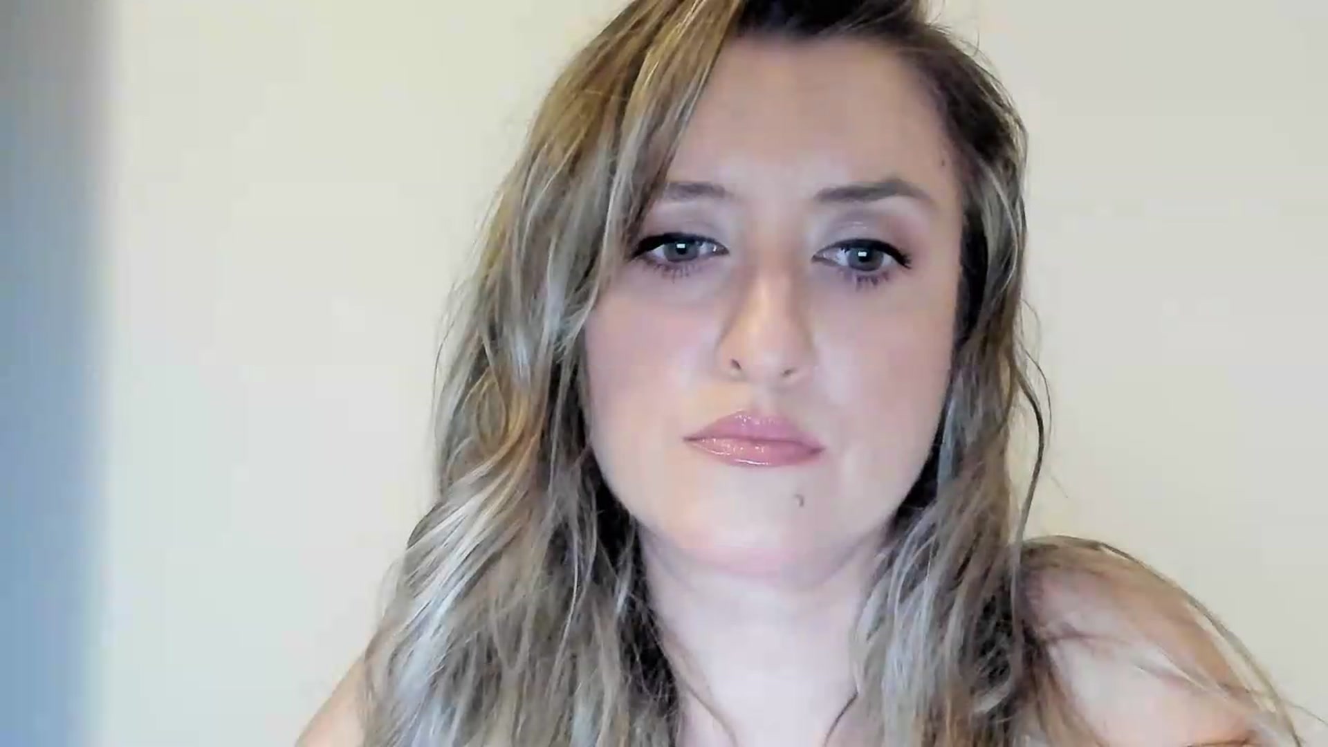Gallery image thumbnail from BestDream's myfreecams stream on, 08/31/2026, 21:01 image 4 of 20