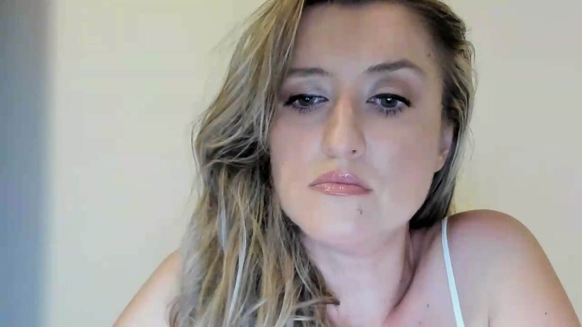Gallery image thumbnail from BestDream's myfreecams stream on, 08/31/2026, 21:01 image 20 of 20