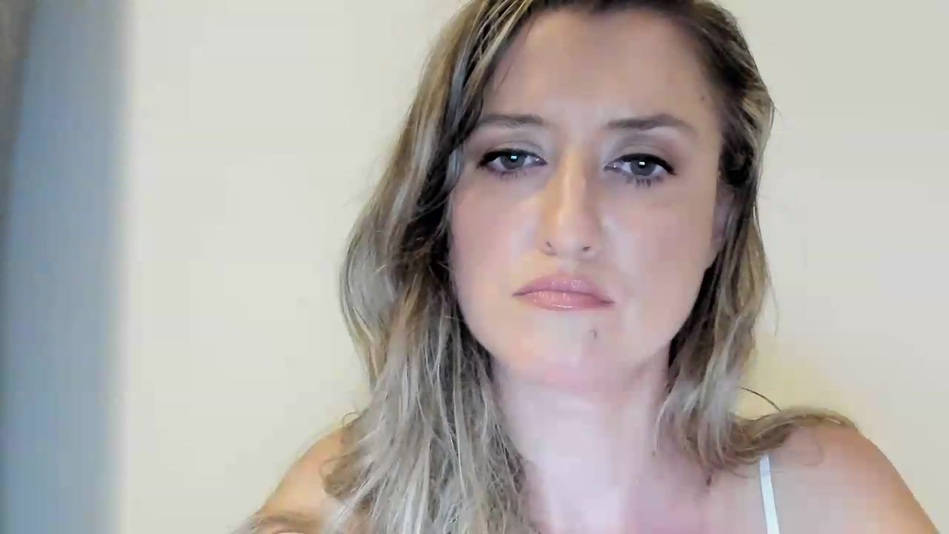 Gallery image thumbnail from BestDream's myfreecams stream on, 08/31/2026, 23:04 image 11 of 20