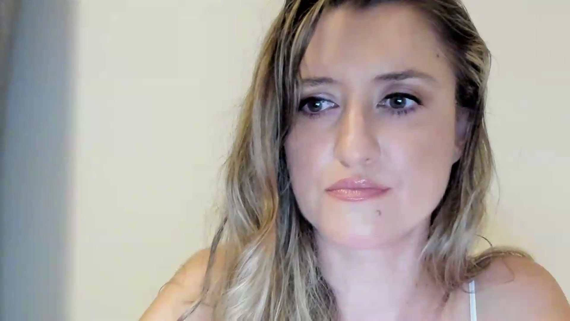 Gallery image thumbnail from BestDream's myfreecams stream on, 08/31/2026, 23:04 image 8 of 20