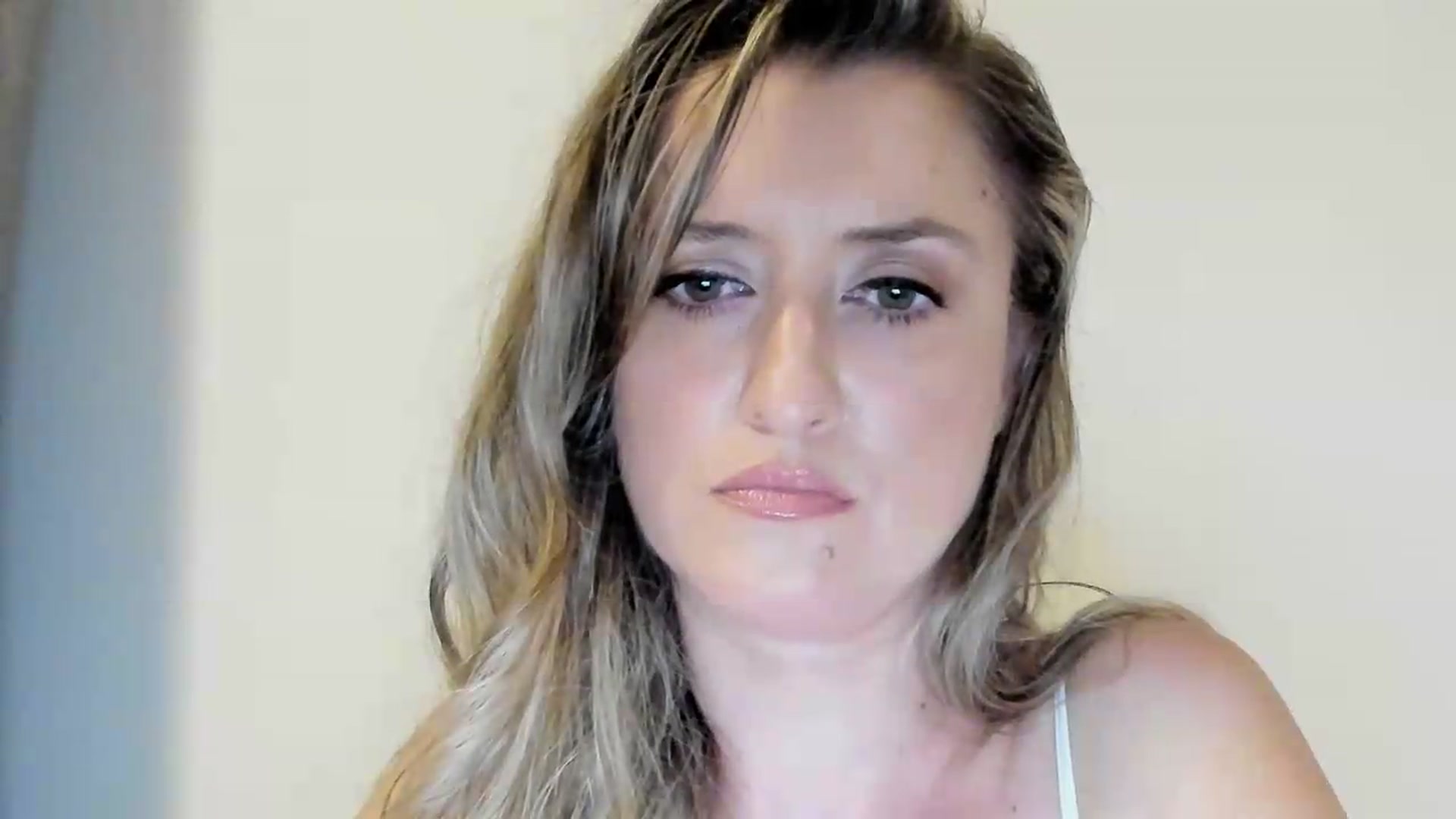 Gallery image thumbnail from BestDream's myfreecams stream on, 08/31/2026, 23:04 image 5 of 20