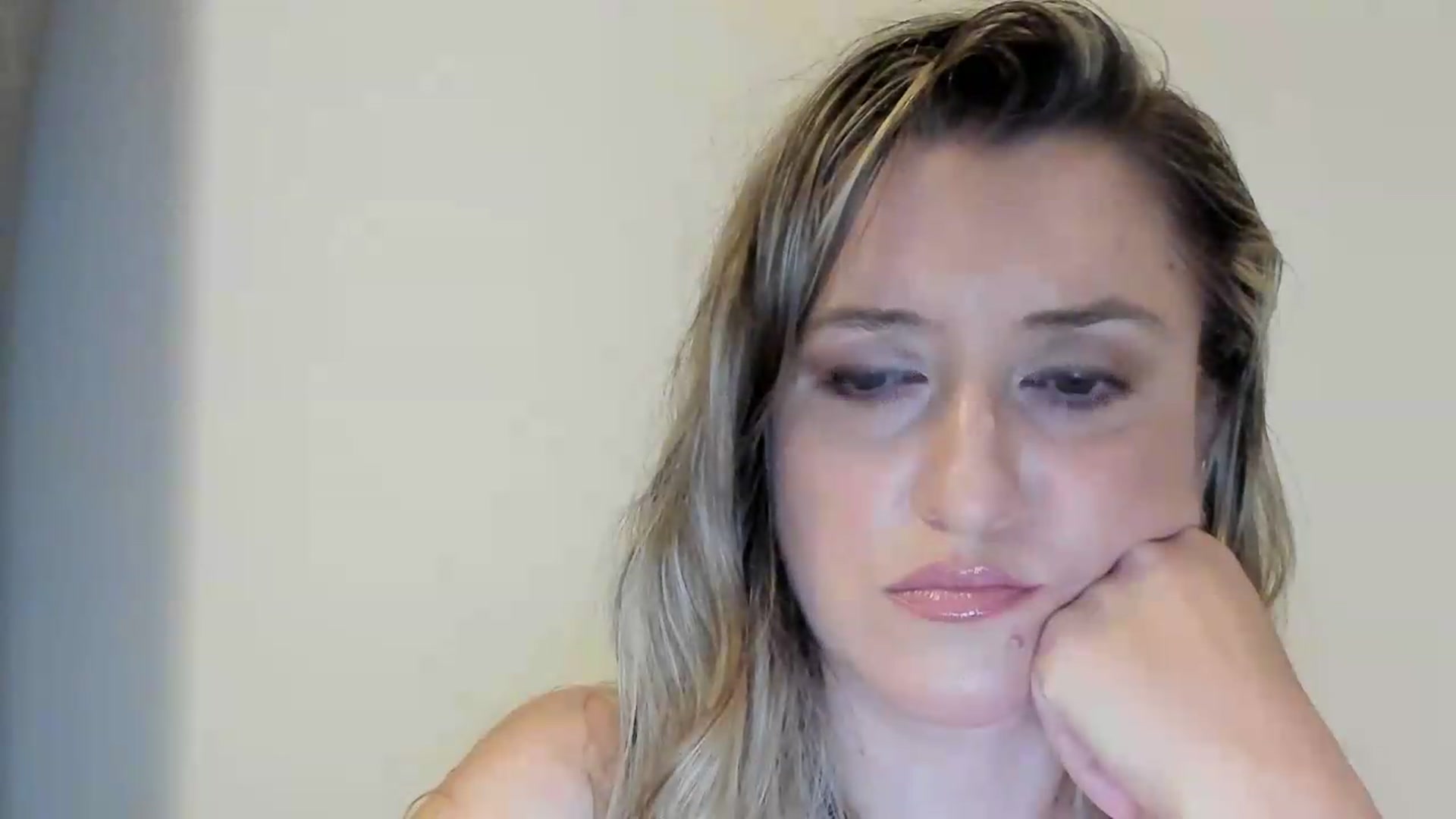 Gallery image thumbnail from BestDream's myfreecams stream on, 08/31/2026, 23:04 image 18 of 20