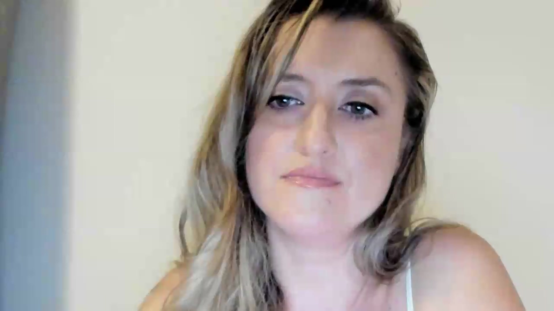 Gallery image thumbnail from BestDream's myfreecams stream on, 08/31/2026, 23:04 image 6 of 20