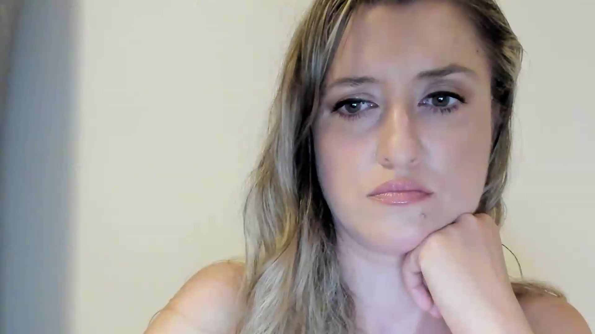 Gallery image thumbnail from BestDream's myfreecams stream on, 08/31/2026, 23:04 image 17 of 20