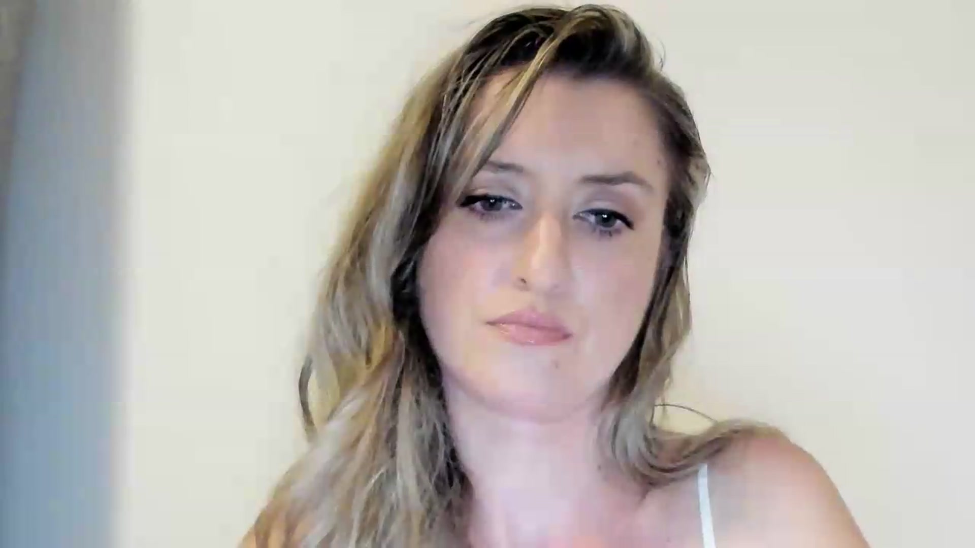 Gallery image thumbnail from BestDream's myfreecams stream on, 08/31/2026, 23:04 image 4 of 20
