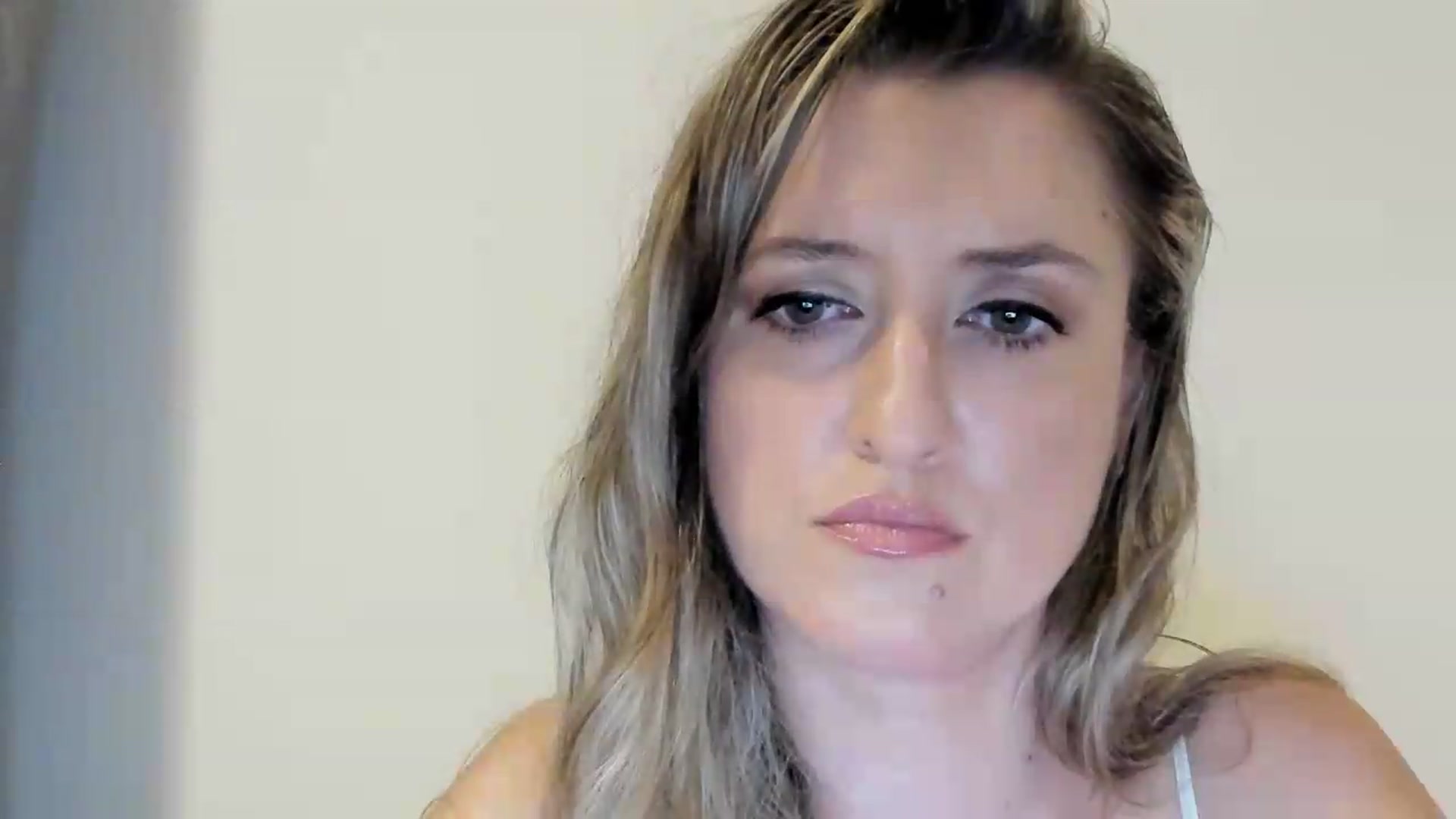 Gallery image thumbnail from BestDream's myfreecams stream on, 08/31/2026, 23:04 image 19 of 20