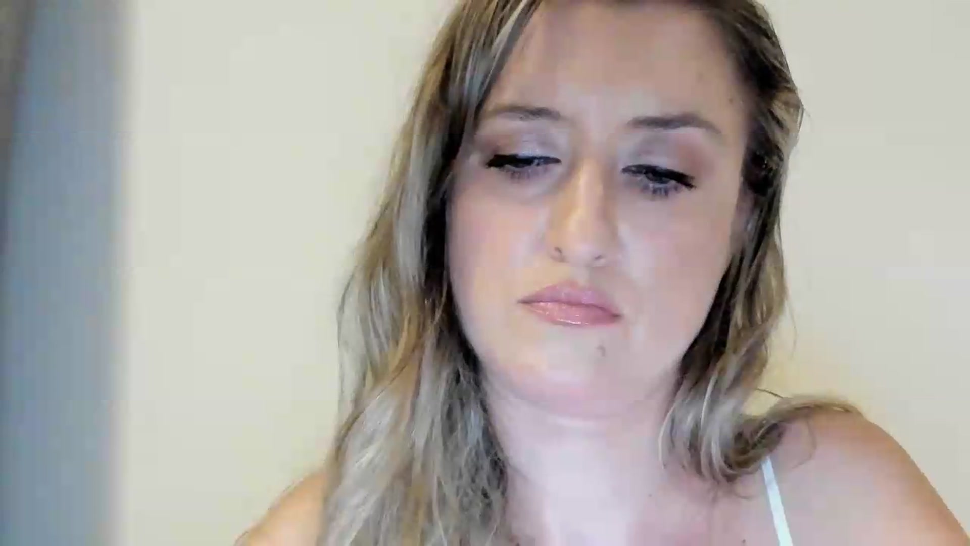 Gallery image thumbnail from BestDream's myfreecams stream on, 08/31/2026, 23:04 image 16 of 20