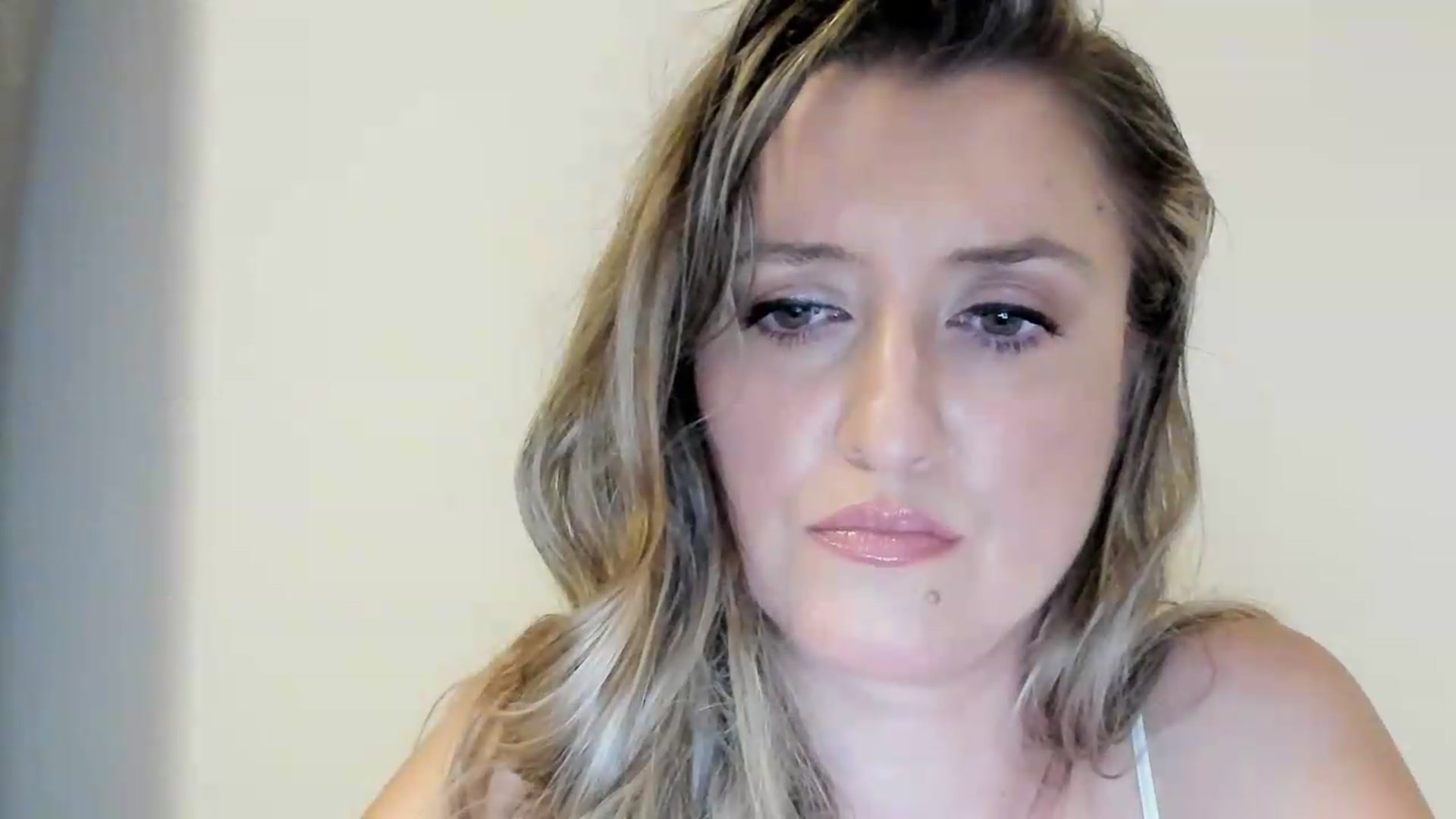Gallery image thumbnail from BestDream's myfreecams stream on, 08/31/2026, 23:04 image 7 of 20