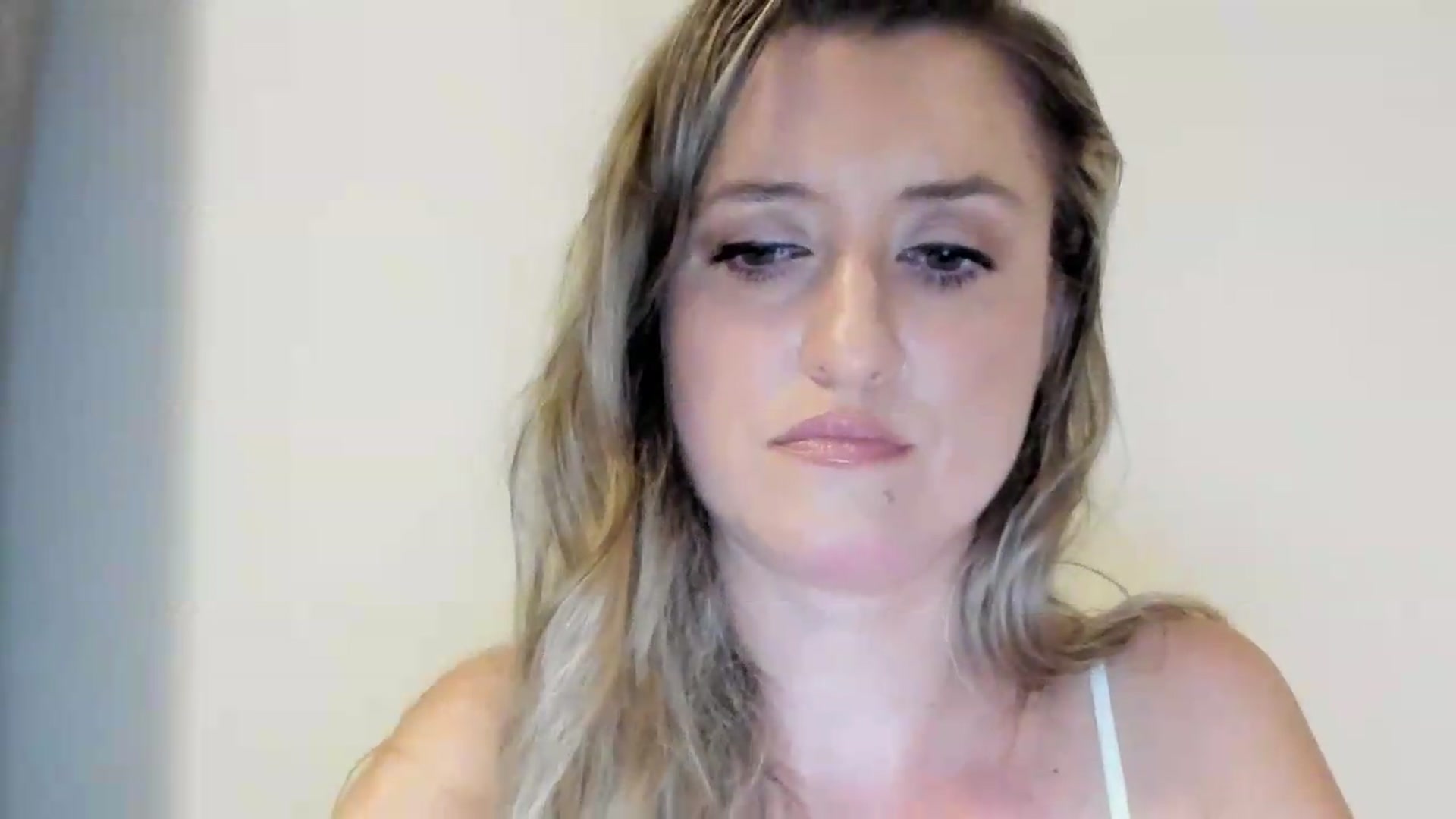 Gallery image thumbnail from BestDream's myfreecams stream on, 08/31/2026, 23:04 image 15 of 20