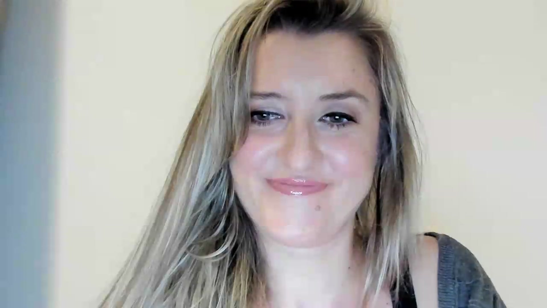 Gallery image thumbnail from BestDream's myfreecams stream on, 09/01/2026, 22:05 image 15 of 20