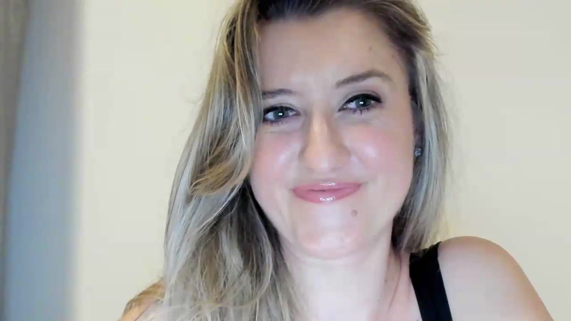 Gallery image thumbnail from BestDream's myfreecams stream on, 09/01/2026, 22:56 image 17 of 20