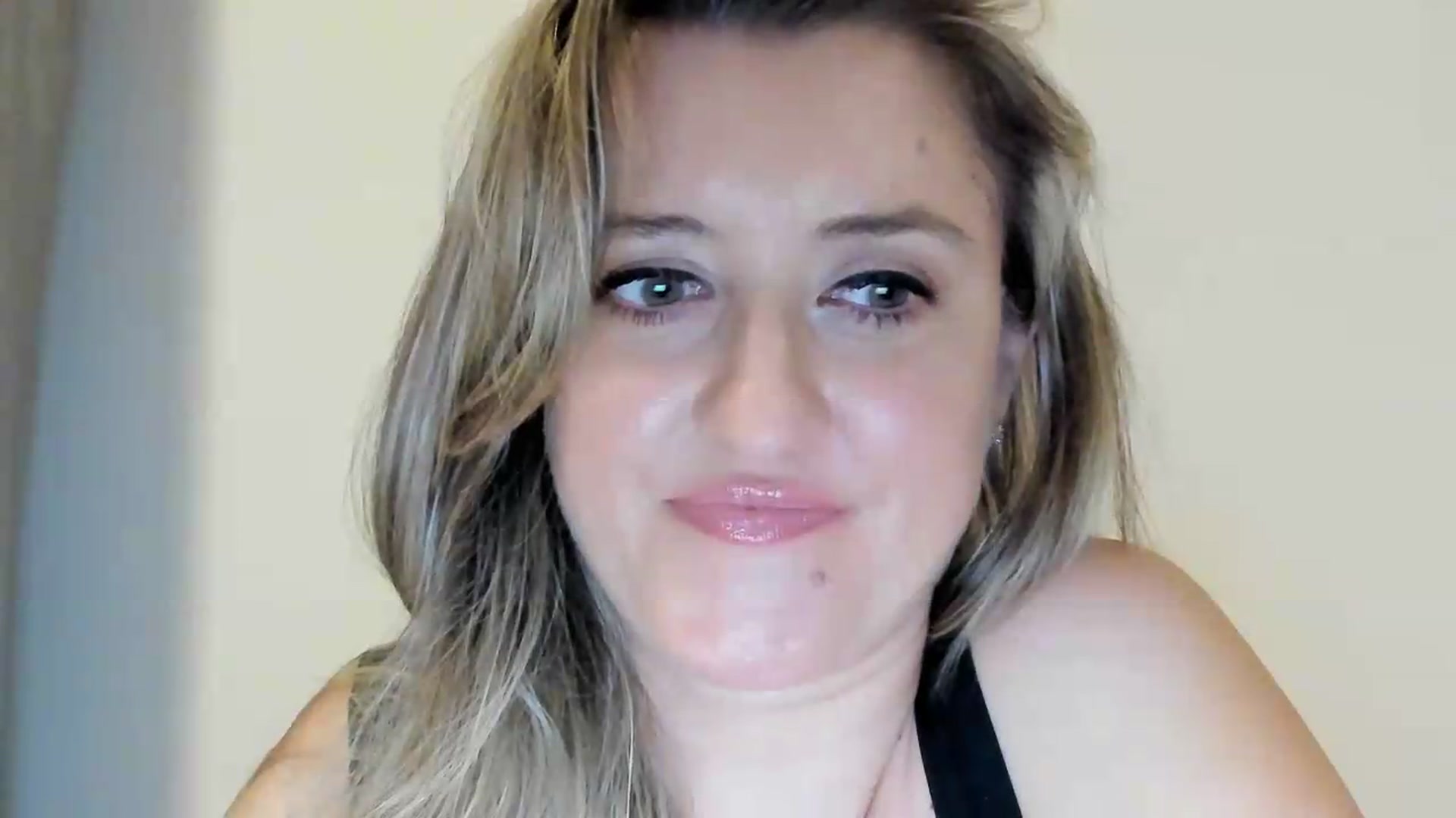 Gallery image thumbnail from BestDream's myfreecams stream on, 09/01/2026, 23:44 image 12 of 20
