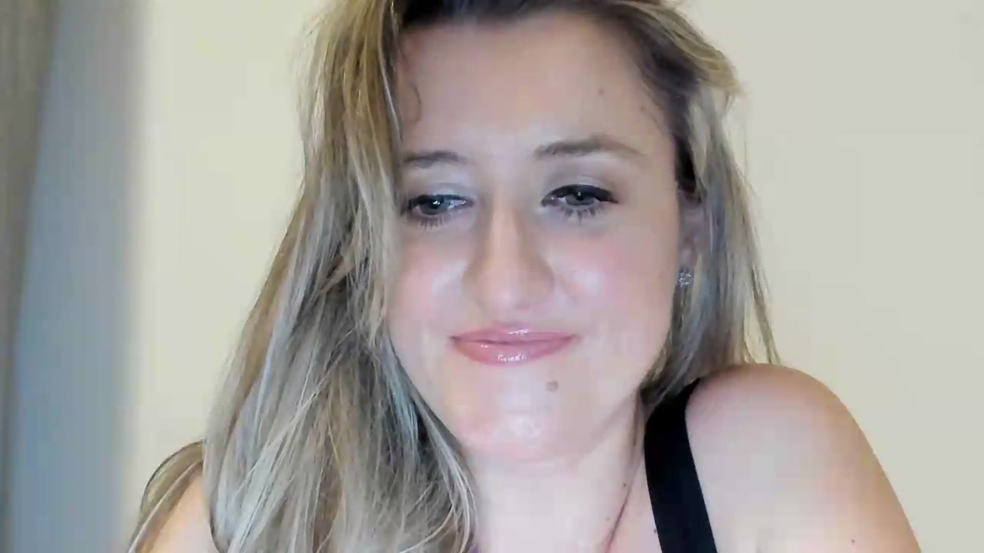 Gallery image thumbnail from BestDream's myfreecams stream on, 09/01/2026, 23:44 image 7 of 20