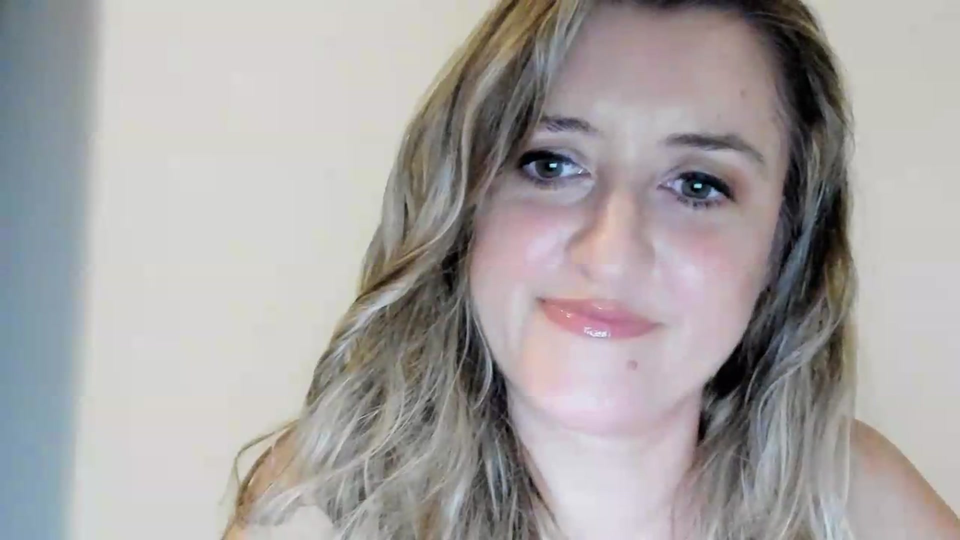 Gallery image thumbnail from BestDream's myfreecams stream on, 09/02/2026, 21:45 image 16 of 20