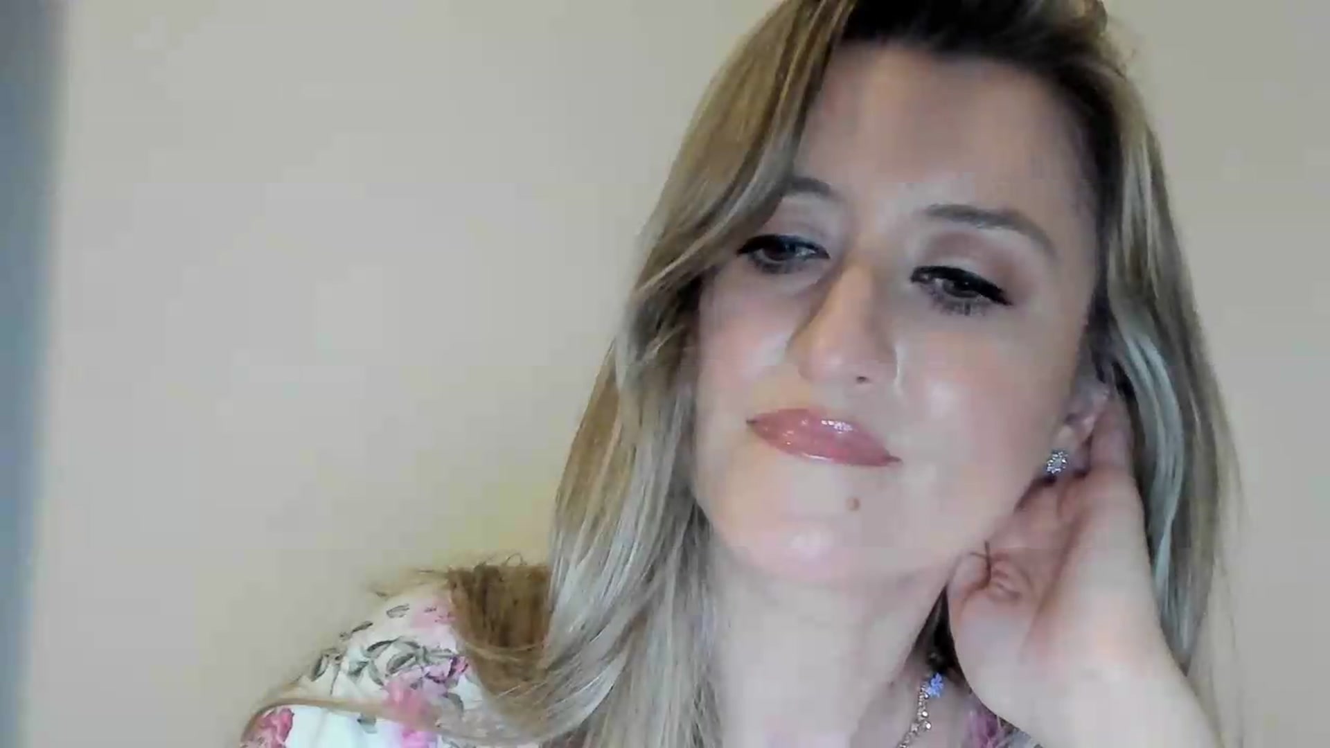 Gallery image thumbnail from BestDream's myfreecams stream on, 09/03/2026, 21:06 image 3 of 20
