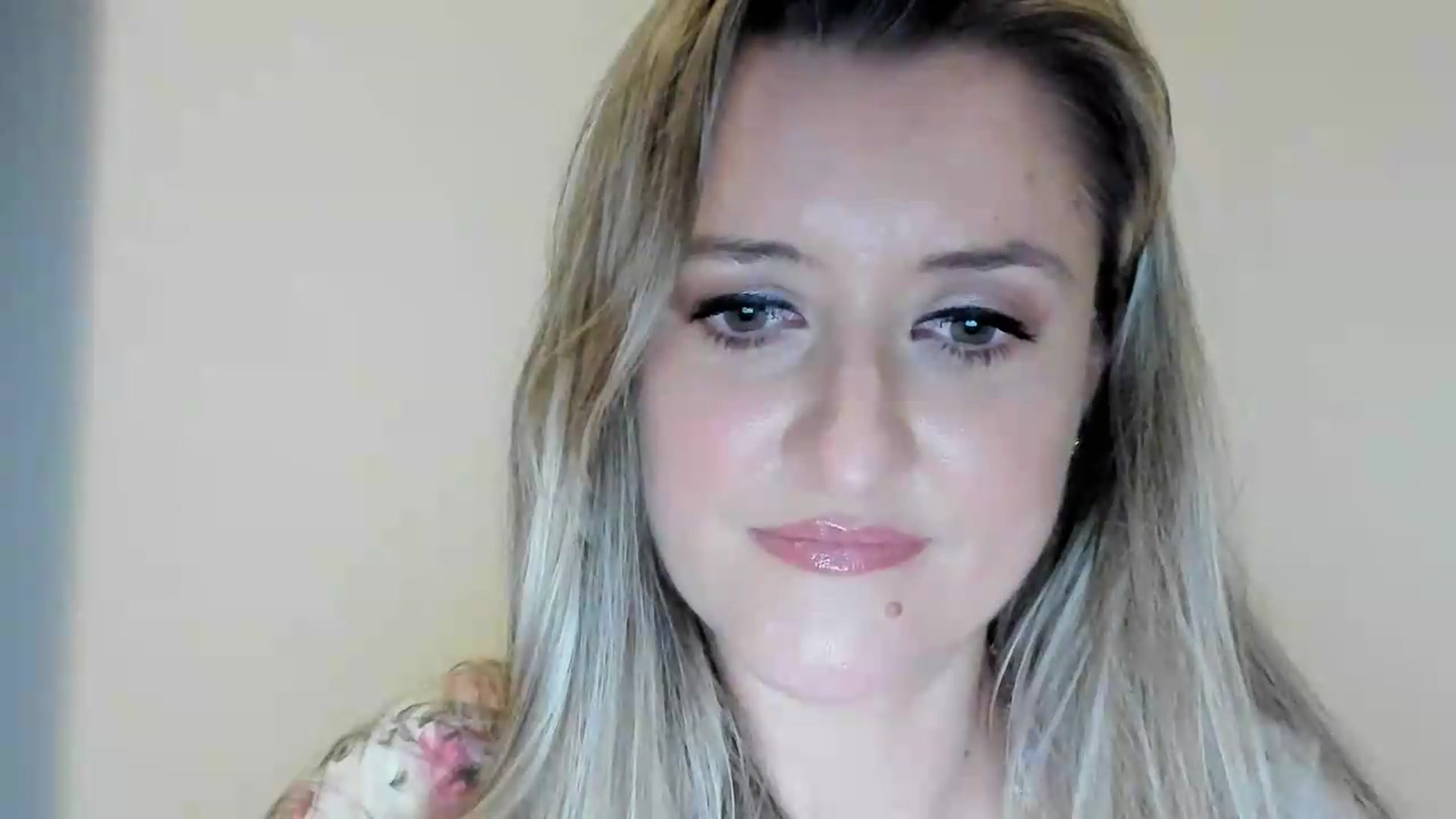 Gallery image thumbnail from BestDream's myfreecams stream on, 09/04/2026, 24:13 image 7 of 20