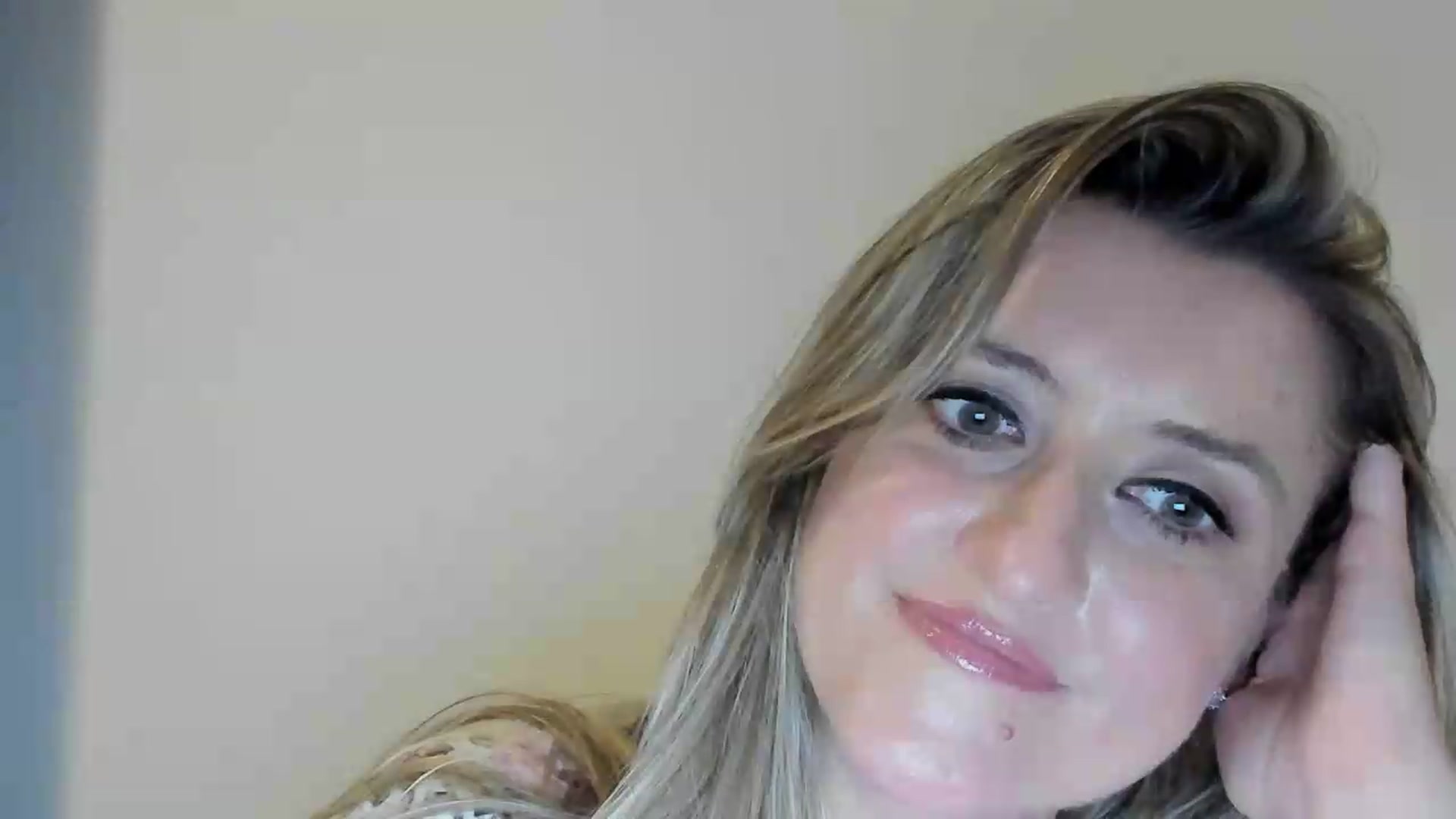 Gallery image thumbnail from BestDream's myfreecams stream on, 09/04/2026, 24:13 image 16 of 20