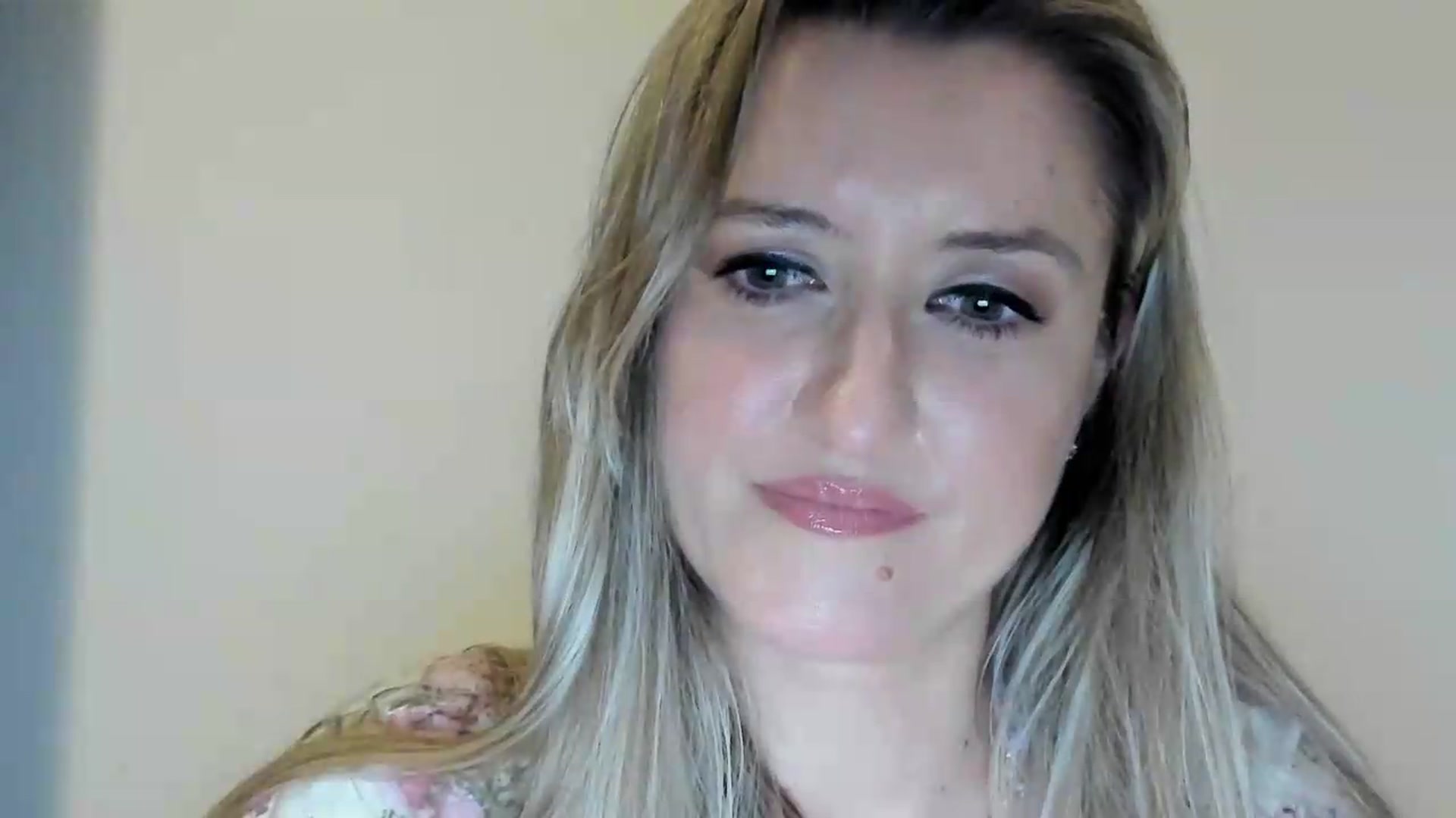 Gallery image thumbnail from BestDream's myfreecams stream on, 09/04/2026, 24:13 image 6 of 20