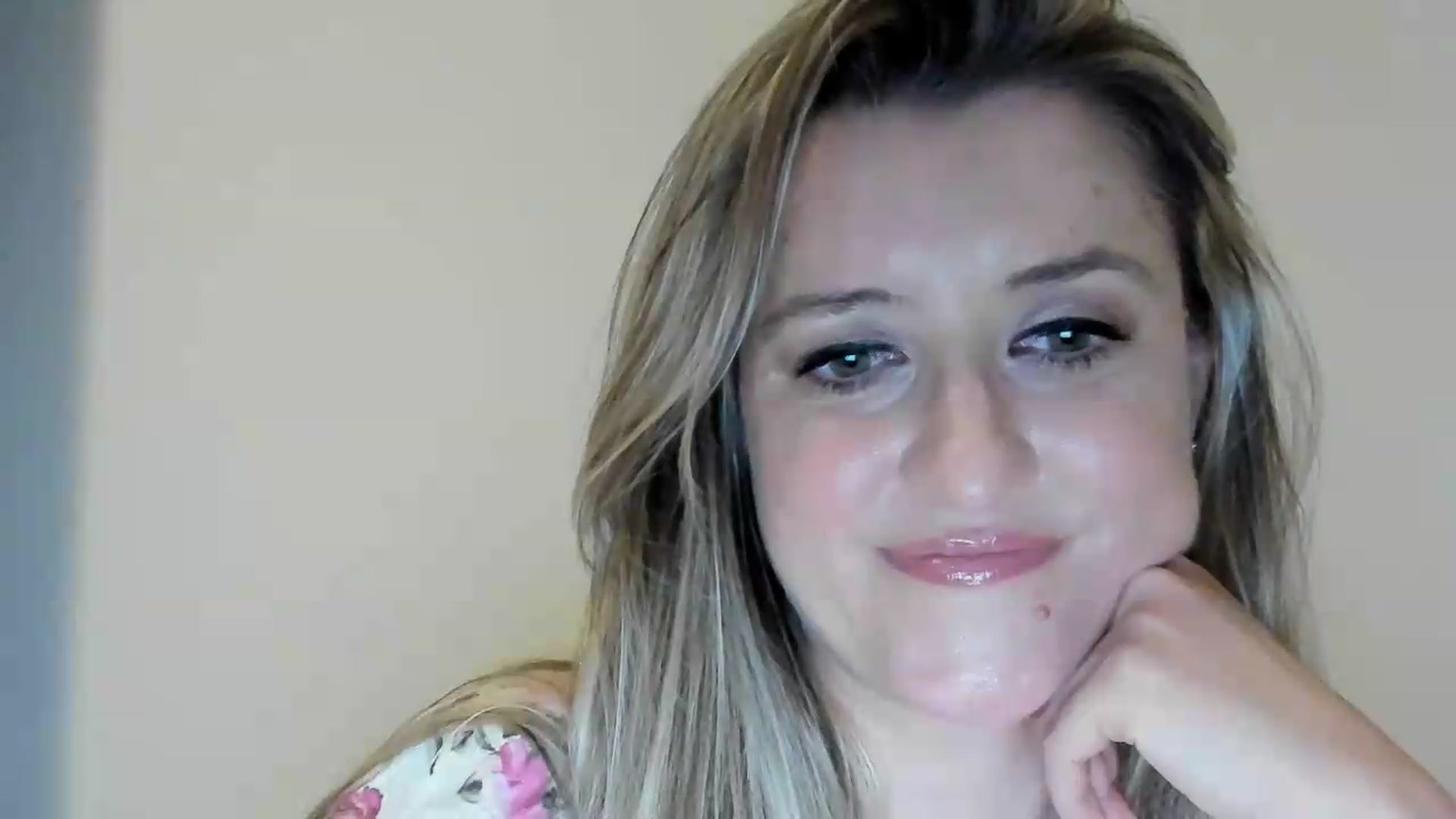Gallery image thumbnail from BestDream's myfreecams stream on, 09/04/2026, 24:13 image 17 of 20