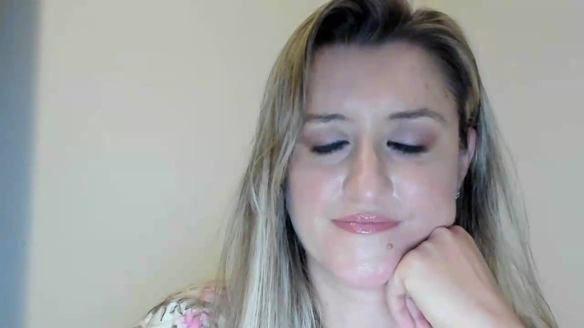 Gallery image thumbnail from BestDream's myfreecams stream on, 09/04/2026, 24:13 image 4 of 20
