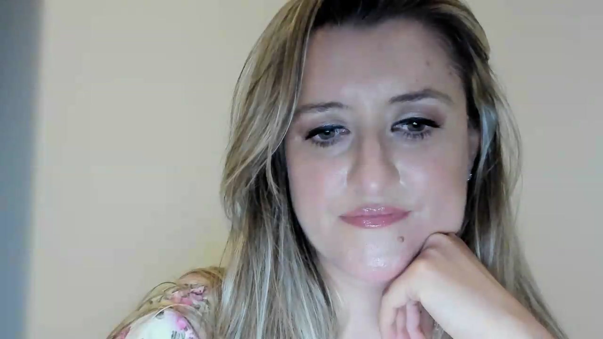 Gallery image thumbnail from BestDream's myfreecams stream on, 09/04/2026, 24:13 image 18 of 20