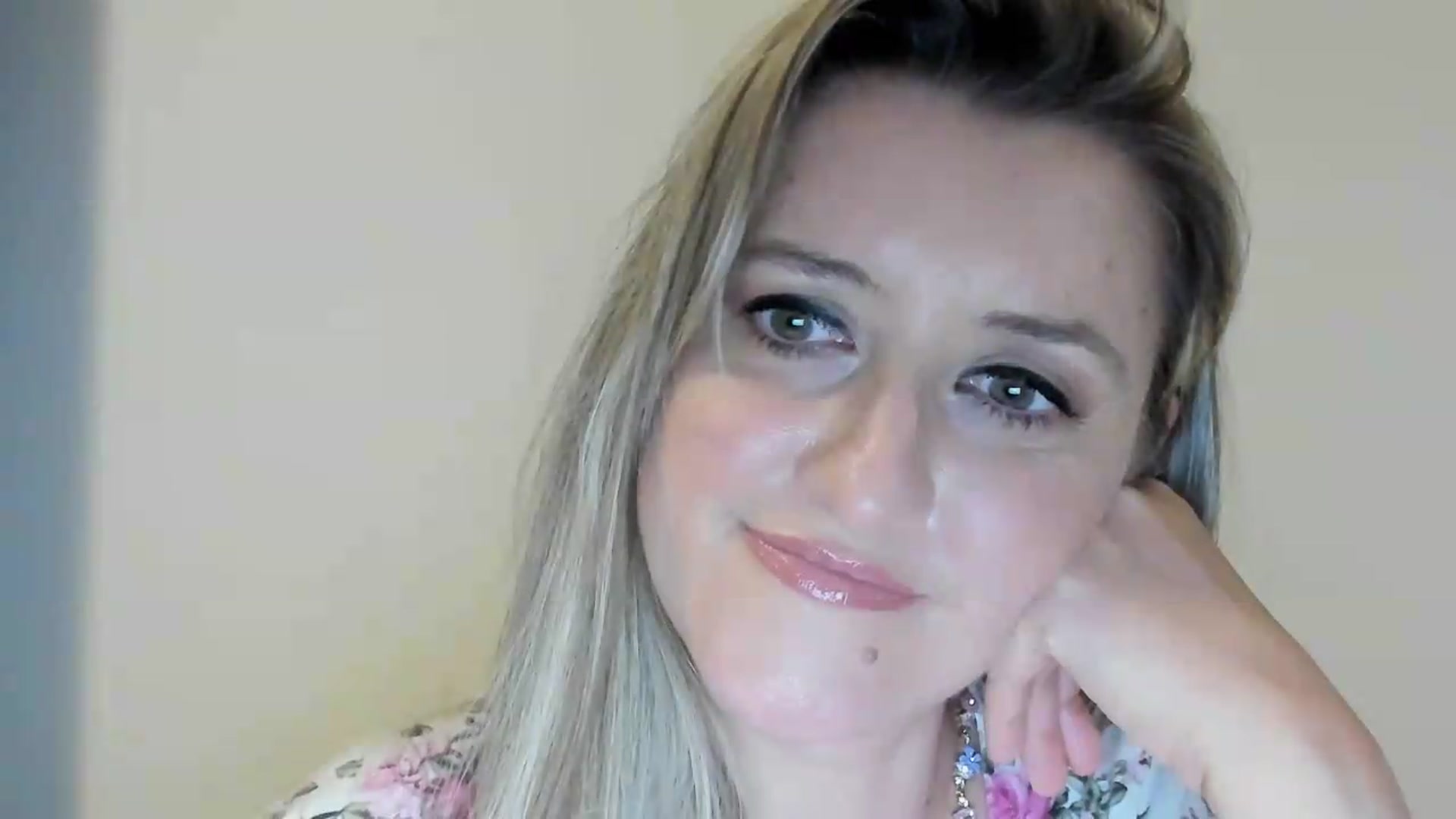 Gallery image thumbnail from BestDream's myfreecams stream on, 09/04/2026, 01:11 image 14 of 20