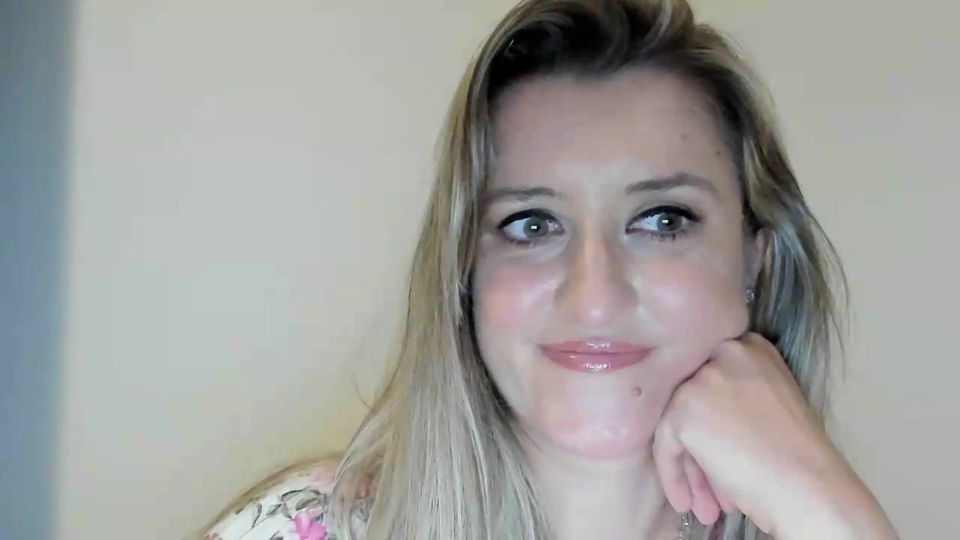 Gallery image thumbnail from BestDream's myfreecams stream on, 09/04/2026, 01:11 image 7 of 20