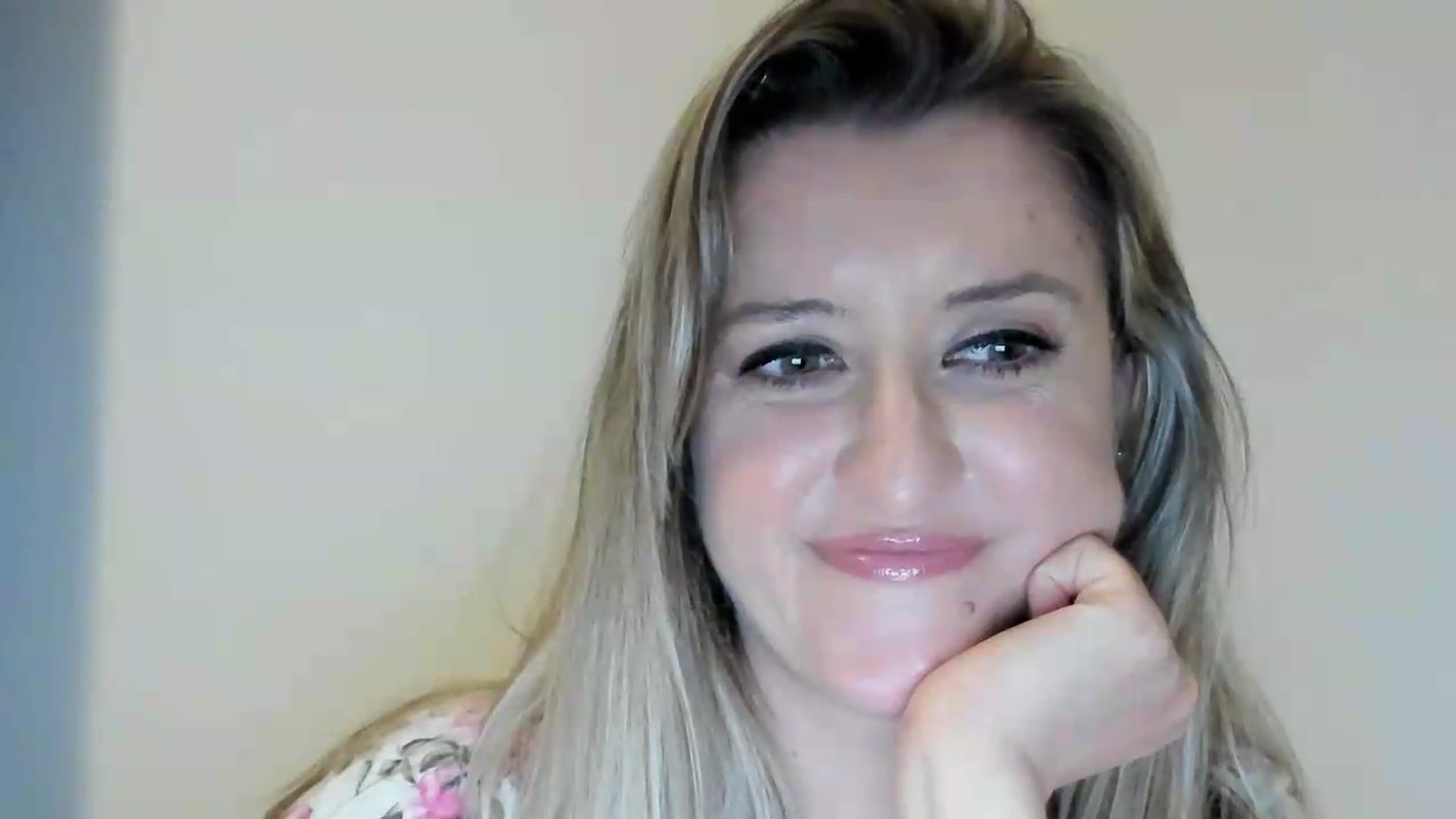 Gallery image thumbnail from BestDream's myfreecams stream on, 09/04/2026, 01:11 image 6 of 20