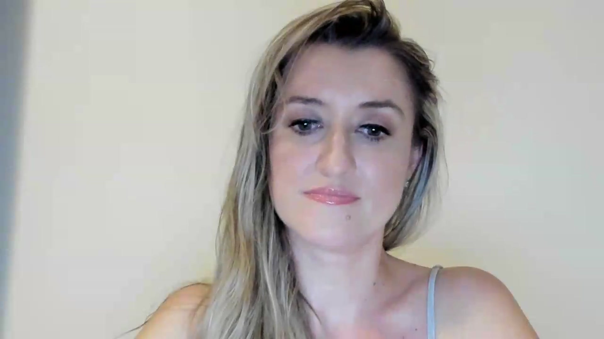 Gallery image thumbnail from BestDream's myfreecams stream on, 09/04/2026, 22:55 image 5 of 20