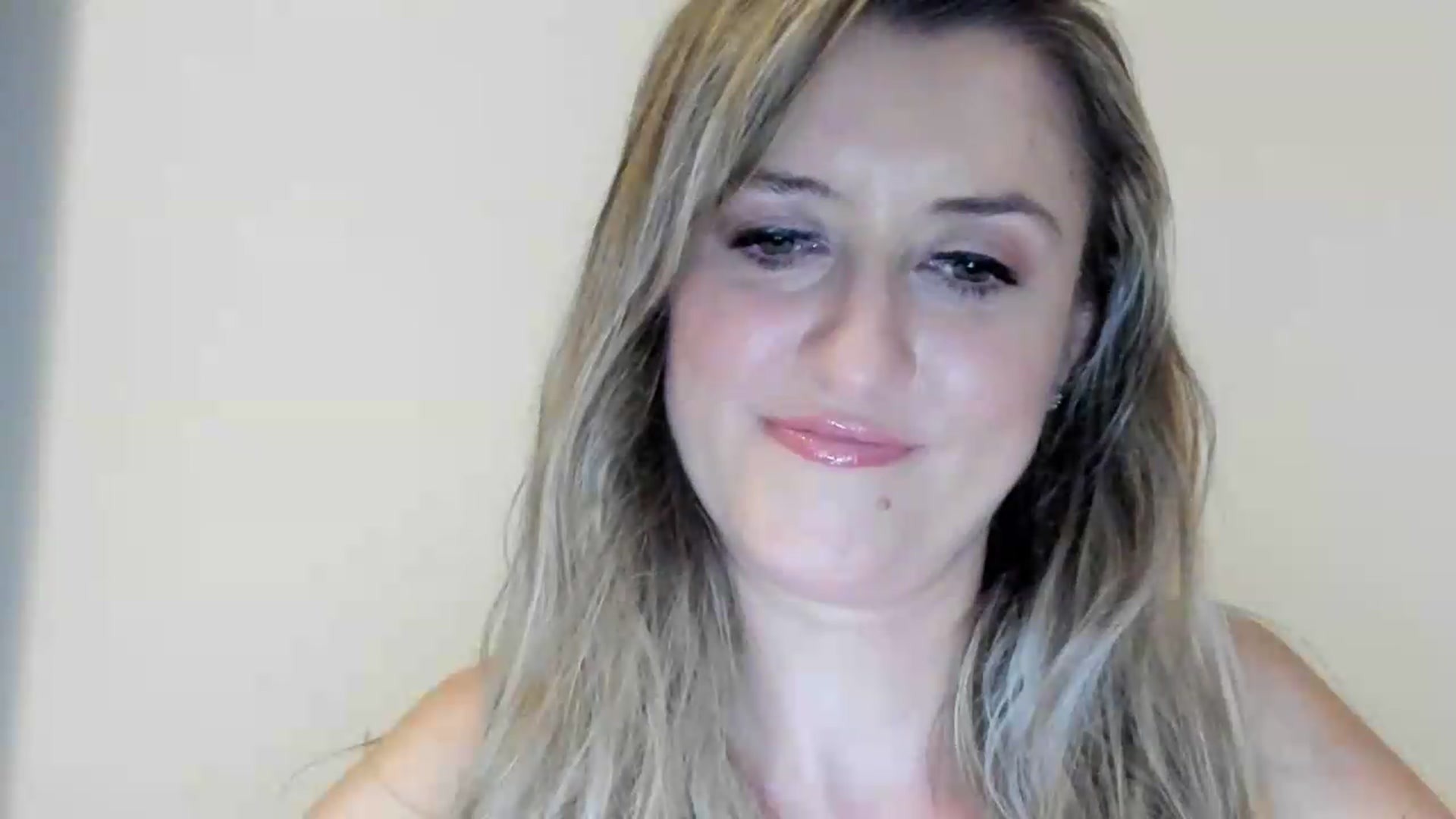 Gallery image thumbnail from BestDream's myfreecams stream on, 09/04/2026, 22:55 image 10 of 20