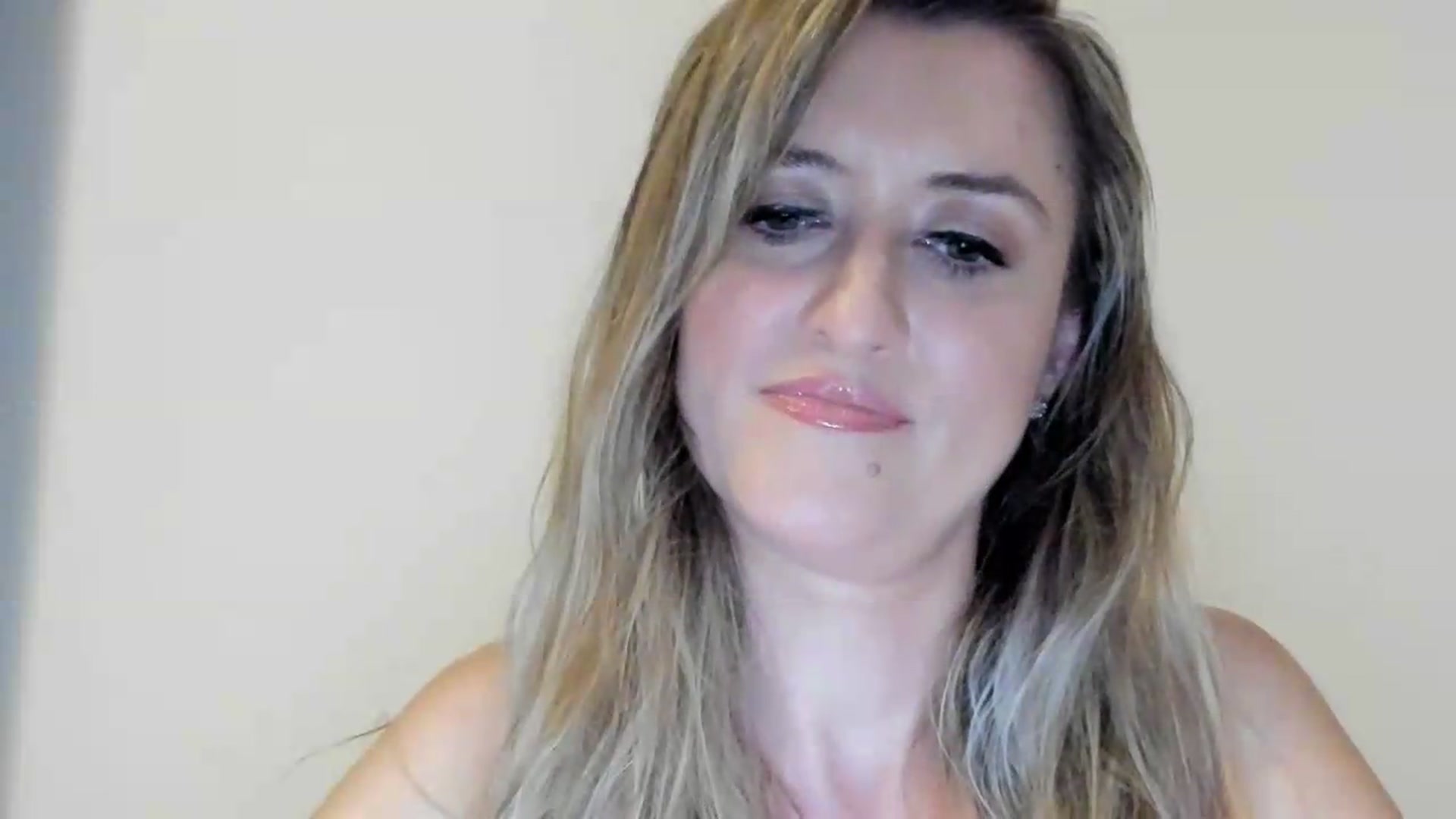 Gallery image thumbnail from BestDream's myfreecams stream on, 09/04/2026, 22:55 image 13 of 20