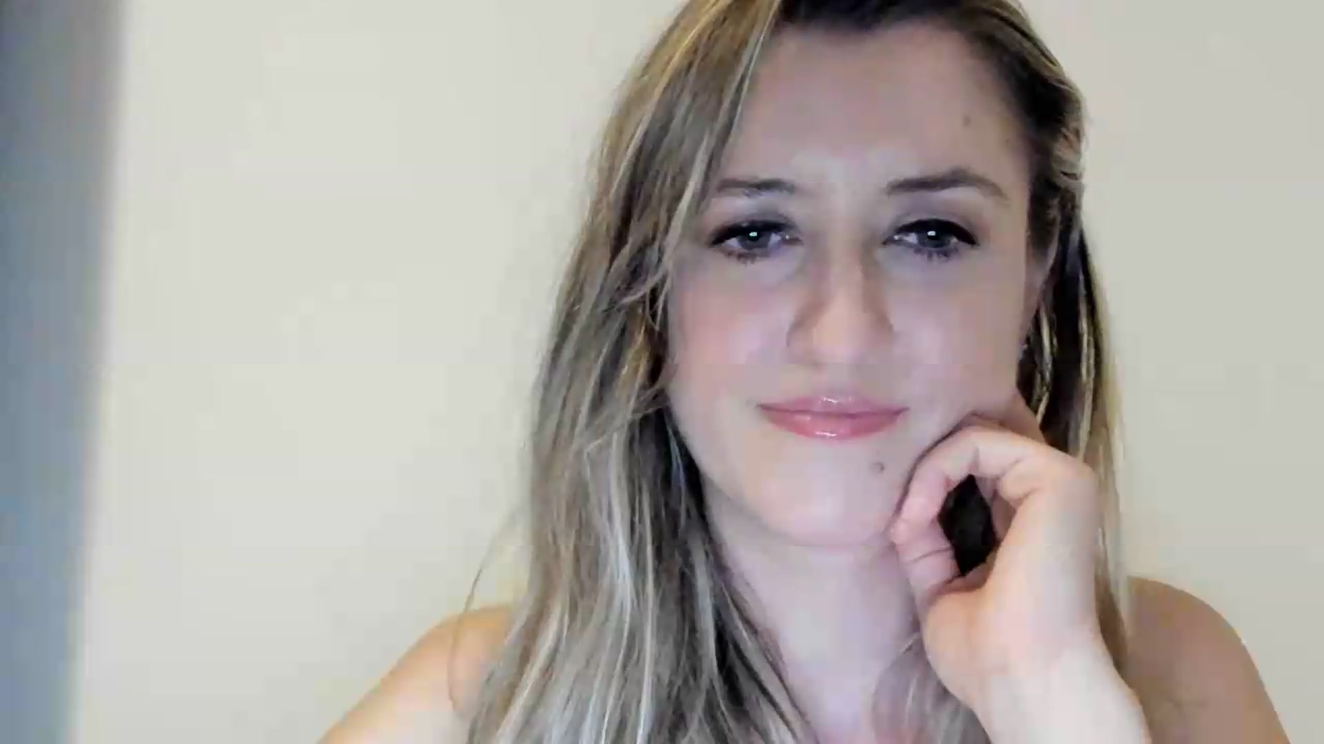 Gallery image thumbnail from BestDream's myfreecams stream on, 09/05/2026, 24:05 image 10 of 20