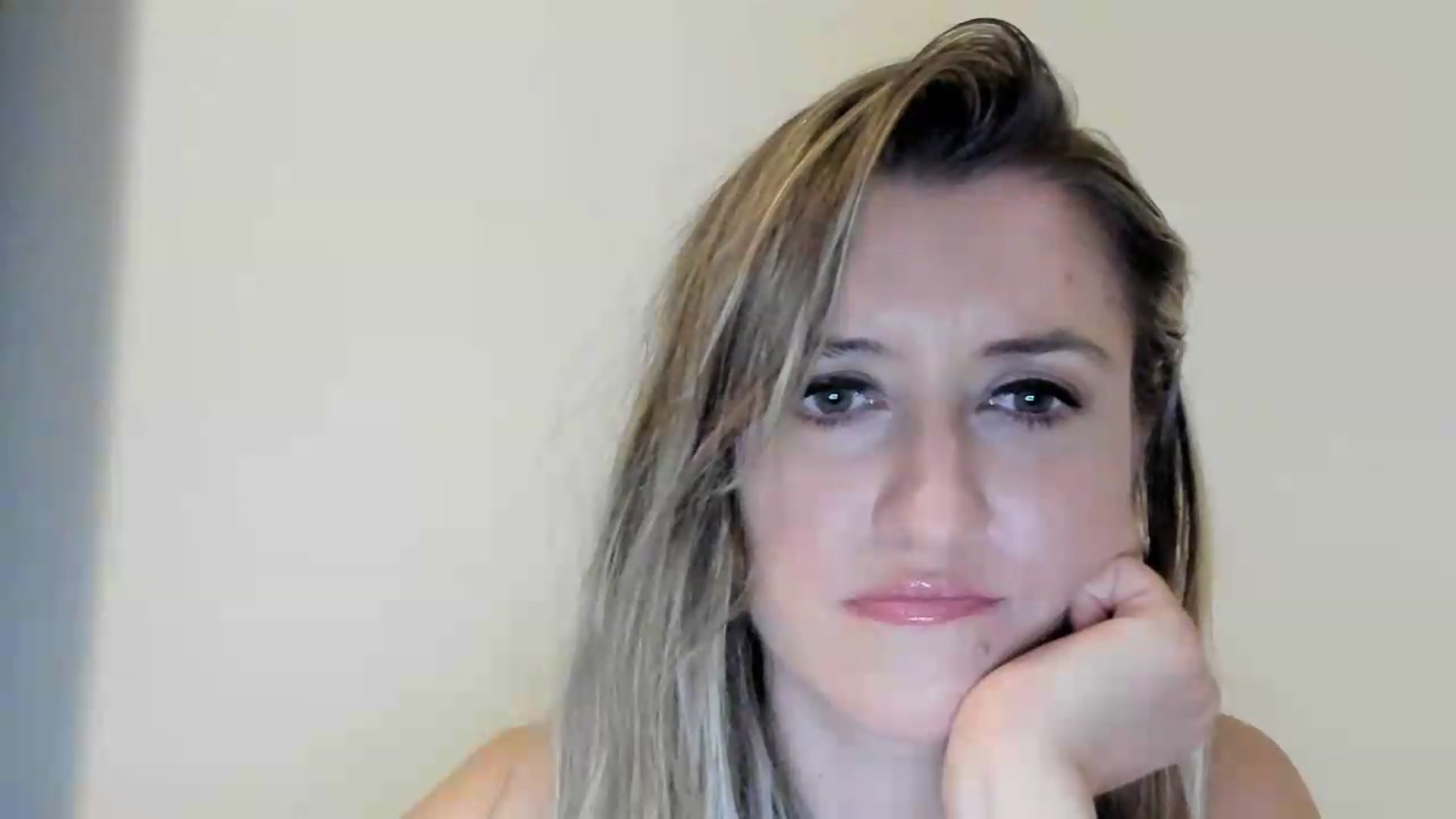 Gallery image thumbnail from BestDream's myfreecams stream on, 09/05/2026, 24:05 image 15 of 20
