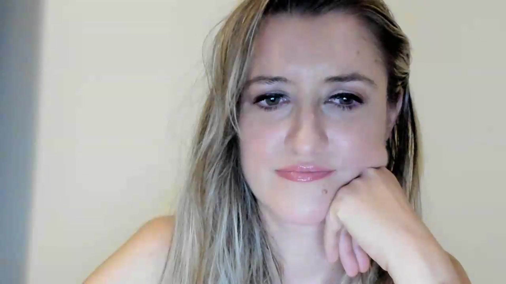 Gallery image thumbnail from BestDream's myfreecams stream on, 09/05/2026, 24:05 image 5 of 20