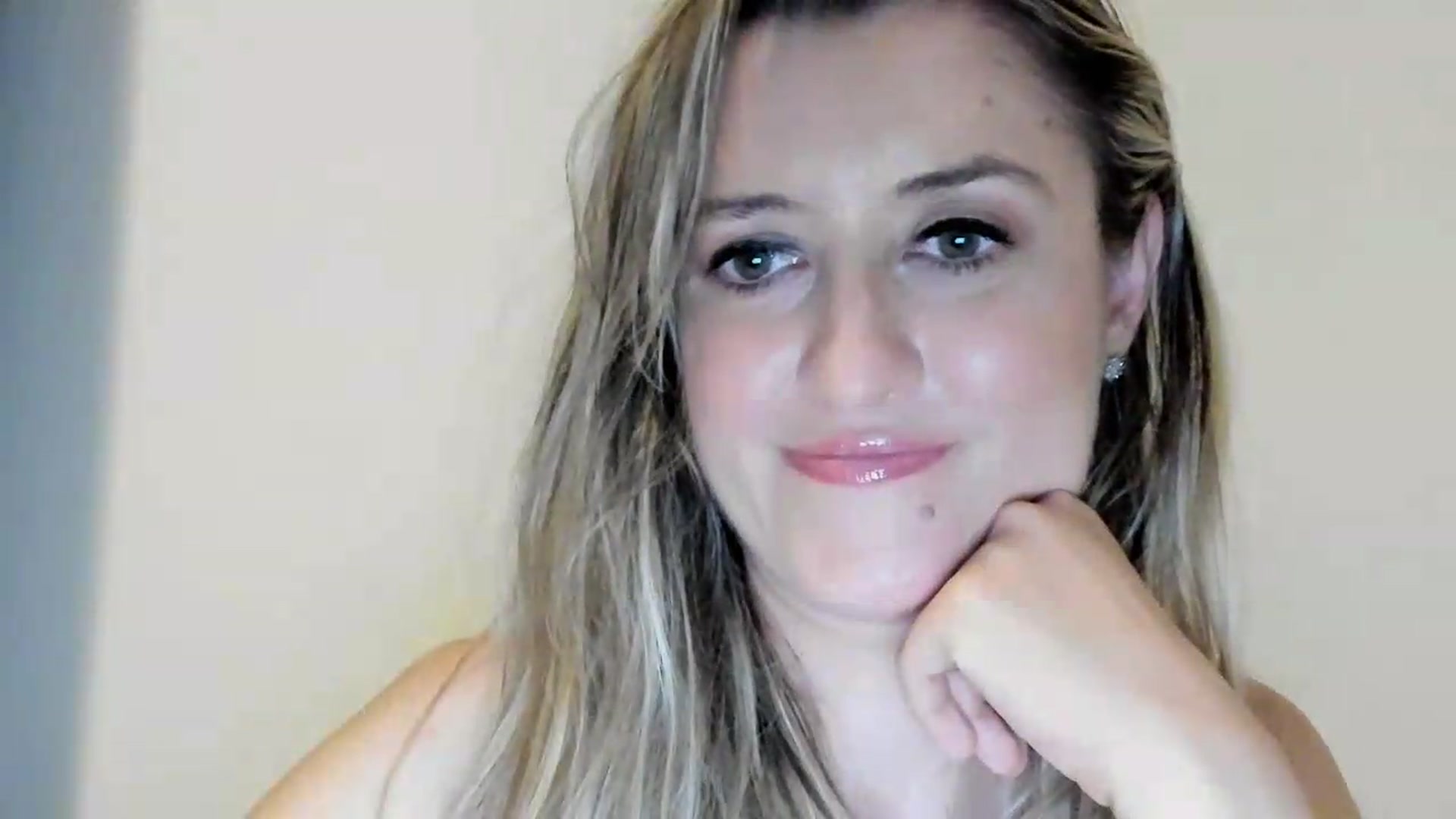 Gallery image thumbnail from BestDream's myfreecams stream on, 09/05/2026, 24:05 image 17 of 20